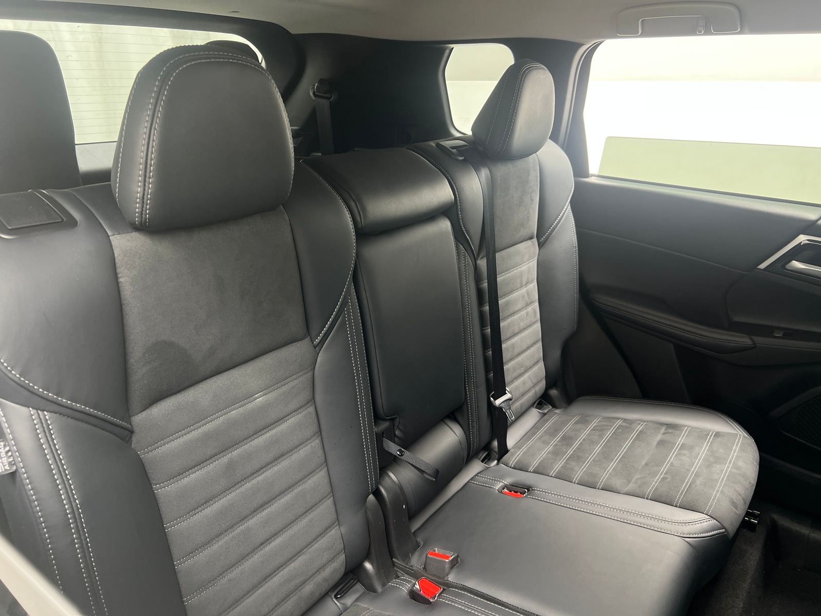 Thumbnail: 2024 Mitsubishi Outlander - 5