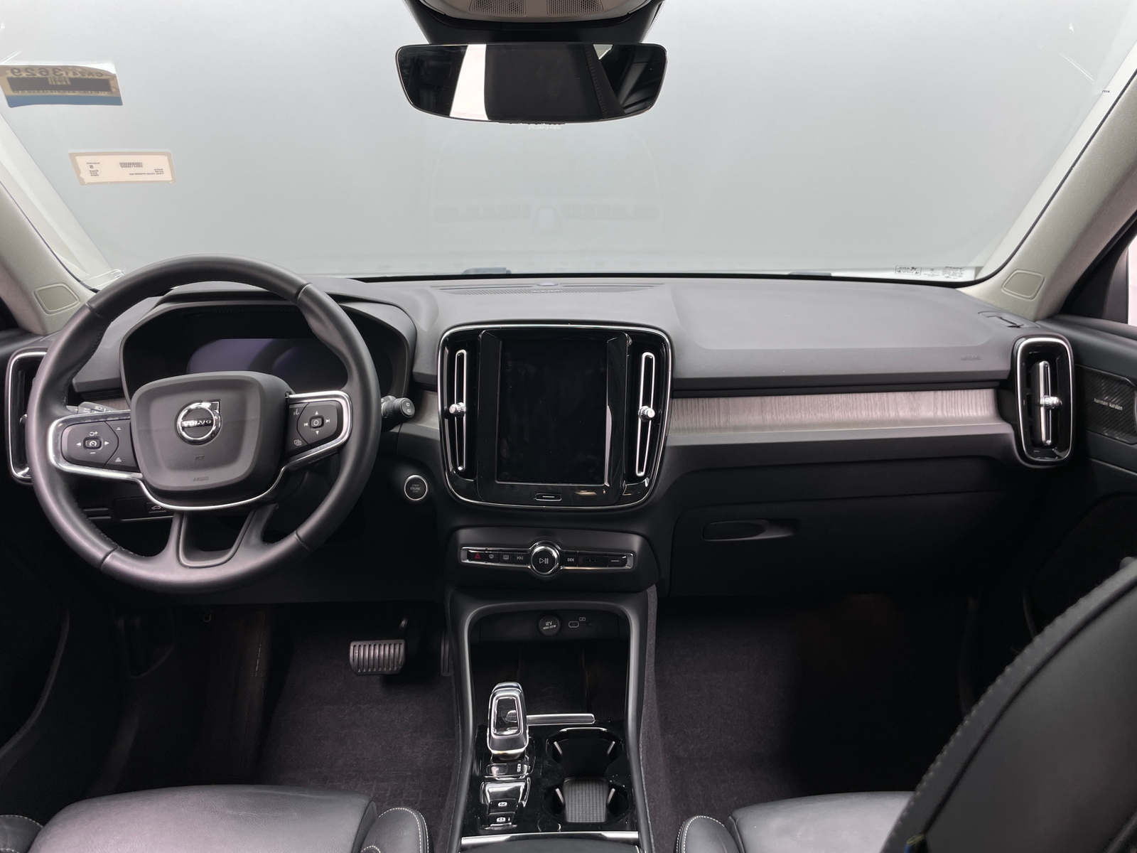 Thumbnail: 2023 Volvo XC40 - 2