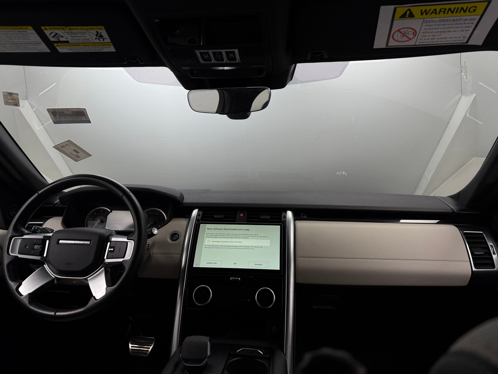 Thumbnail: 2023 Land Rover Discovery - 3