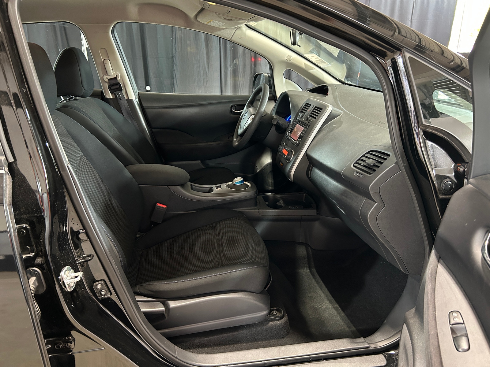 Thumbnail: 2016 Nissan Leaf - 2