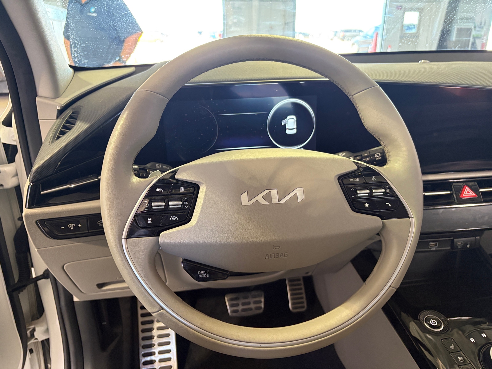 Thumbnail: 2023 Kia Niro - 4