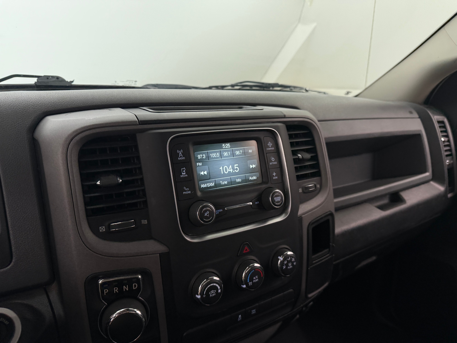 Thumbnail: 2019 RAM 1500 Classic - 3