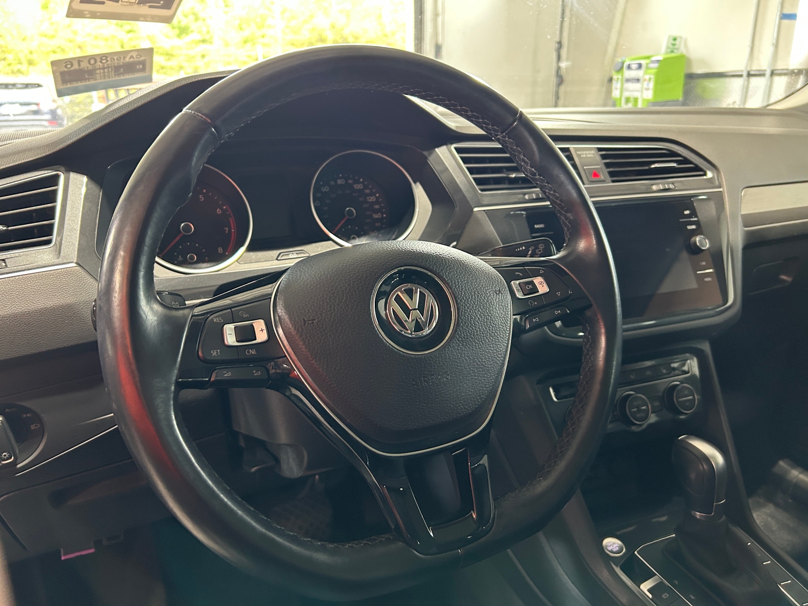 Thumbnail: 2018 Volkswagen Tiguan - 4