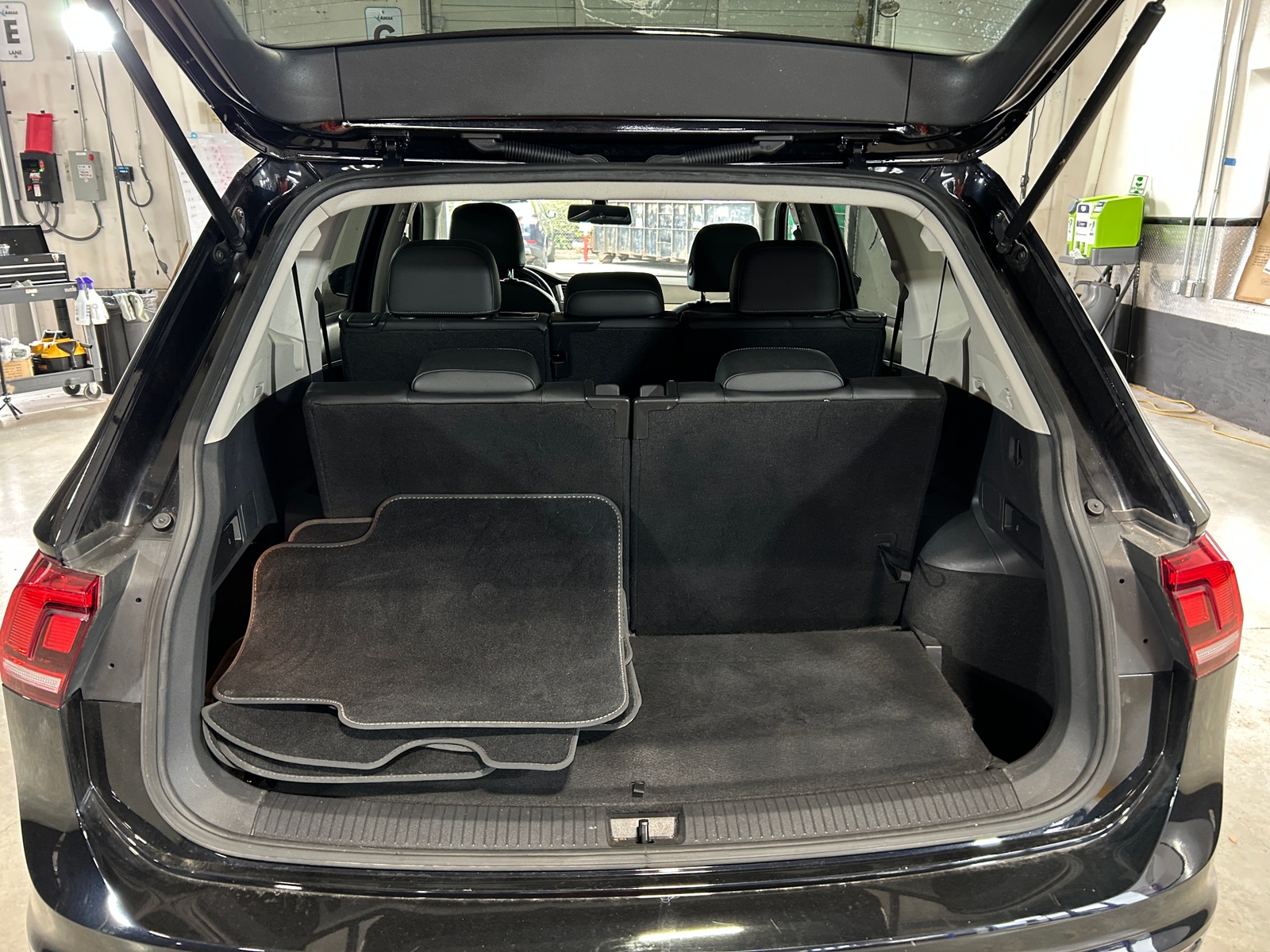 Thumbnail: 2018 Volkswagen Tiguan - 6
