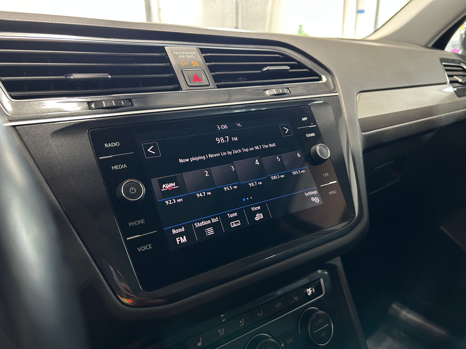 Thumbnail: 2018 Volkswagen Tiguan - 3