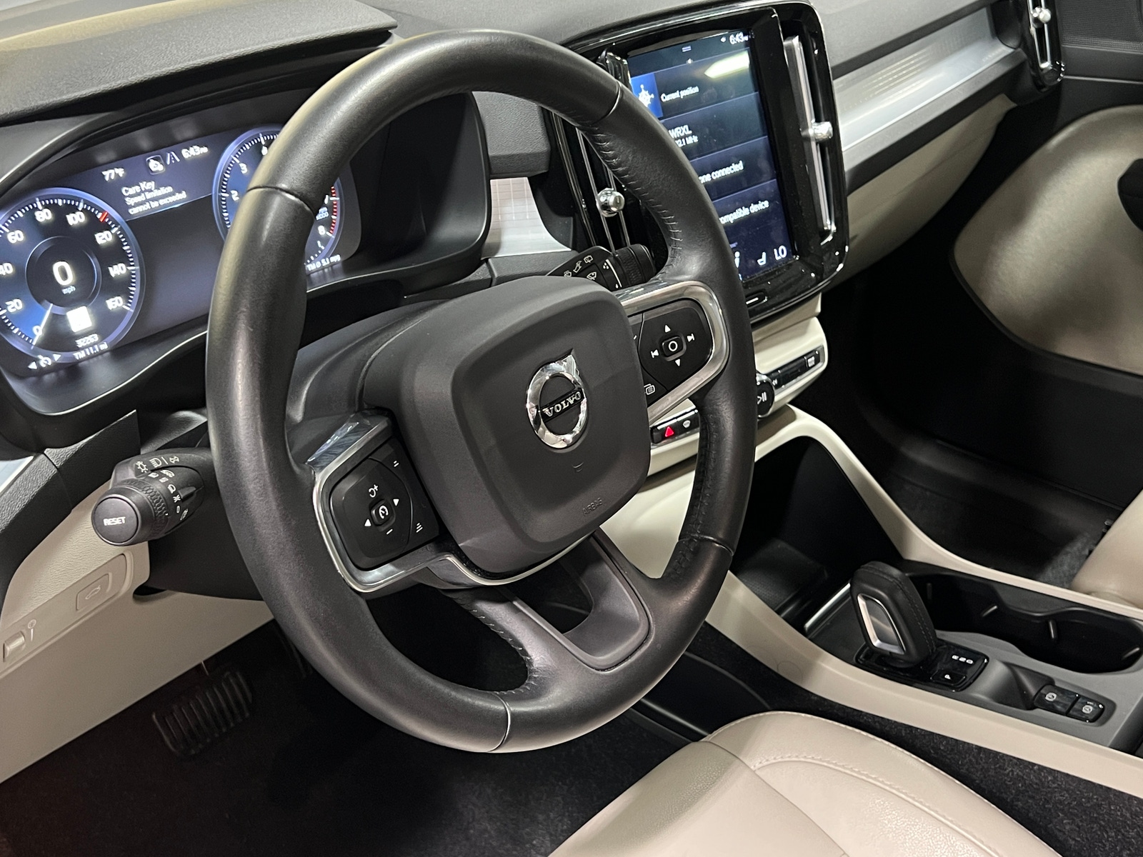 Thumbnail: 2021 Volvo XC40 - 4
