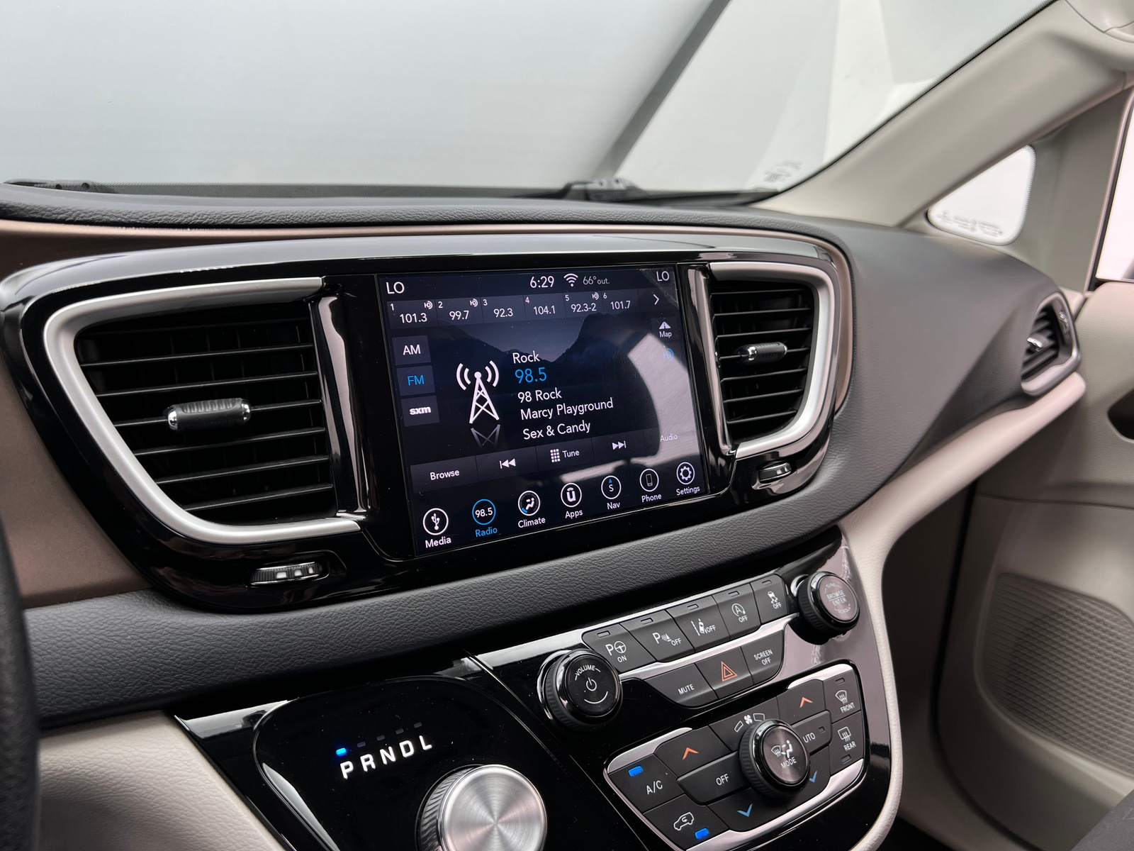 Thumbnail: 2019 Chrysler Pacifica - 4