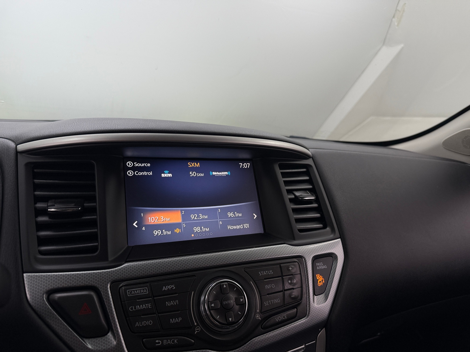 Thumbnail: 2017 Nissan Pathfinder - 3