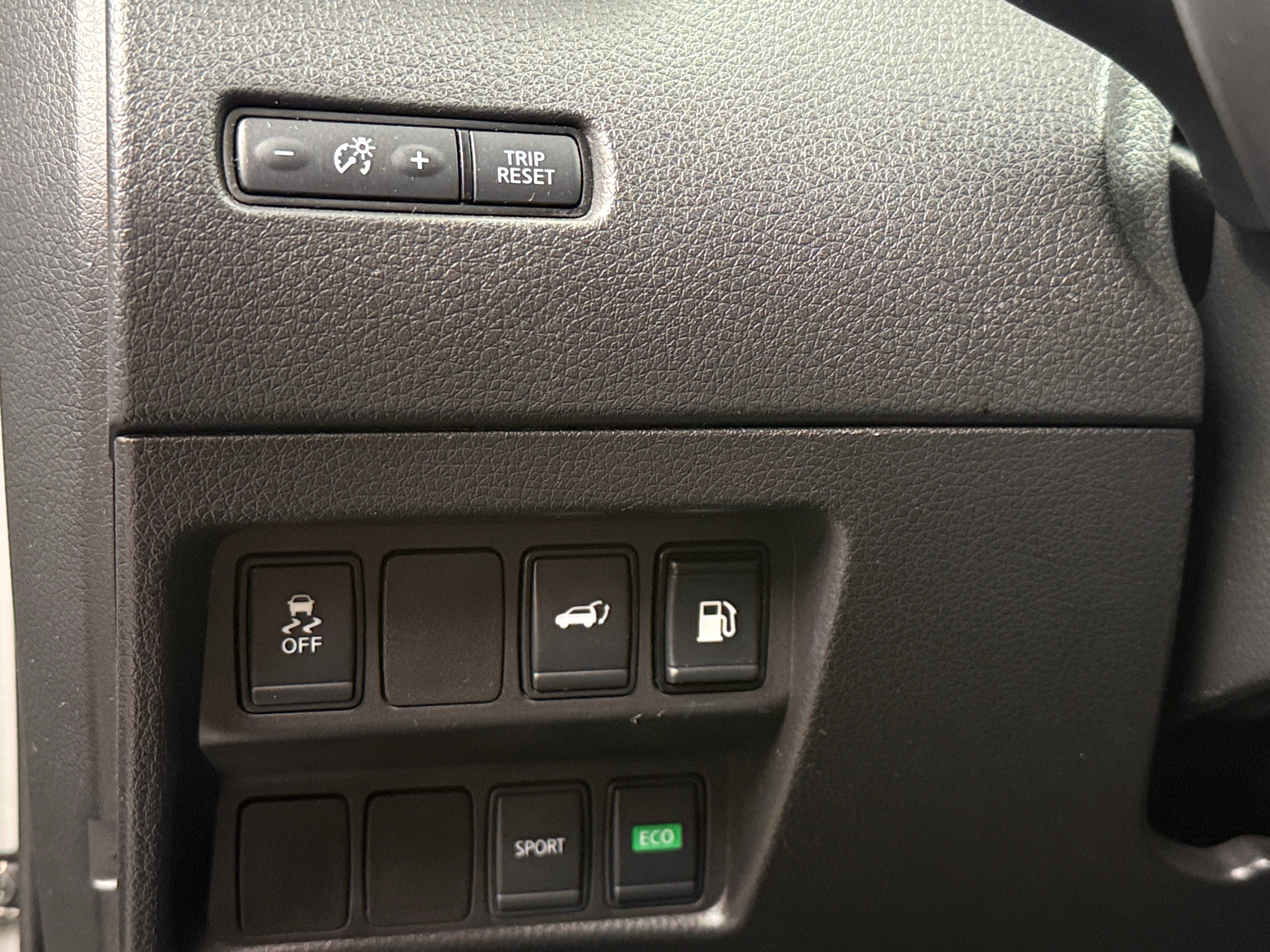 Used 2018 Nissan Rogue SV with VIN JN8AT2MT9JW455525 for sale in Oak Creek, WI