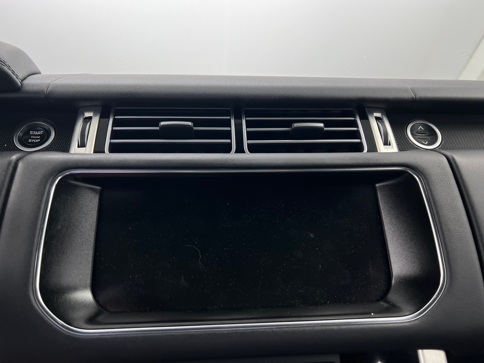 Thumbnail: 2017 Land Rover Range Rover - 3