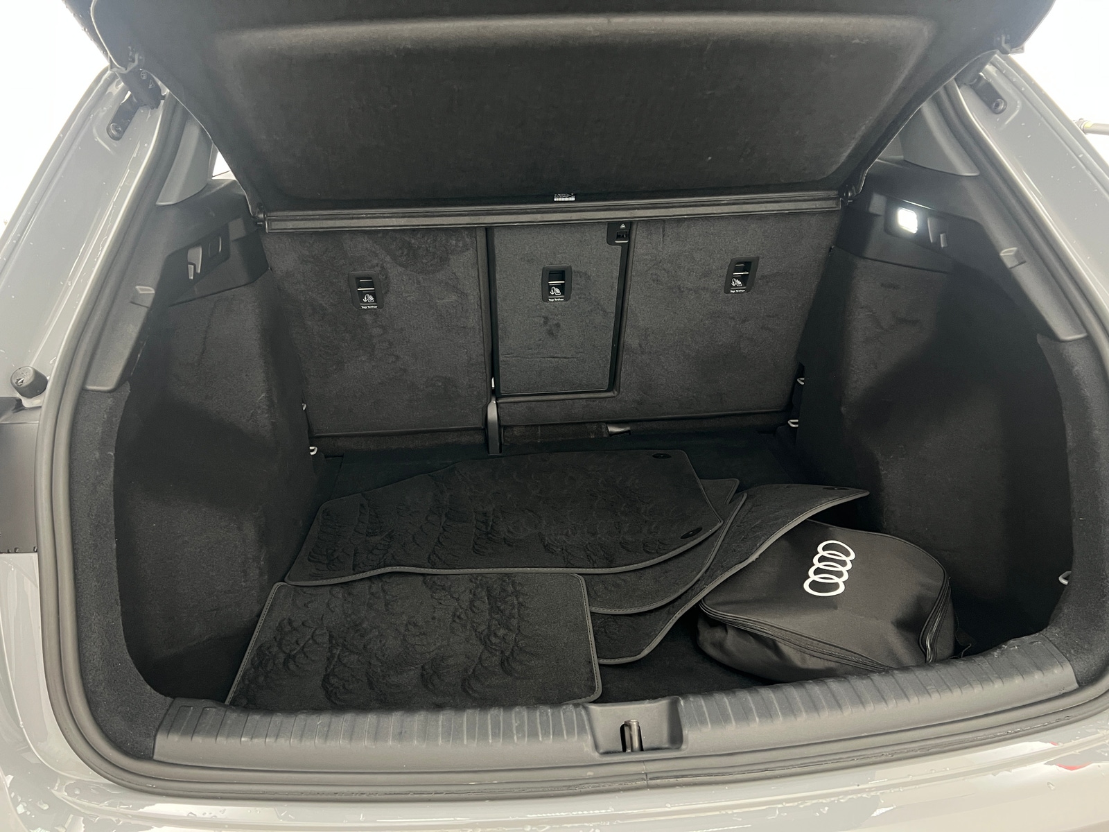 Thumbnail: 2024 Audi Q4 e-tron - 6