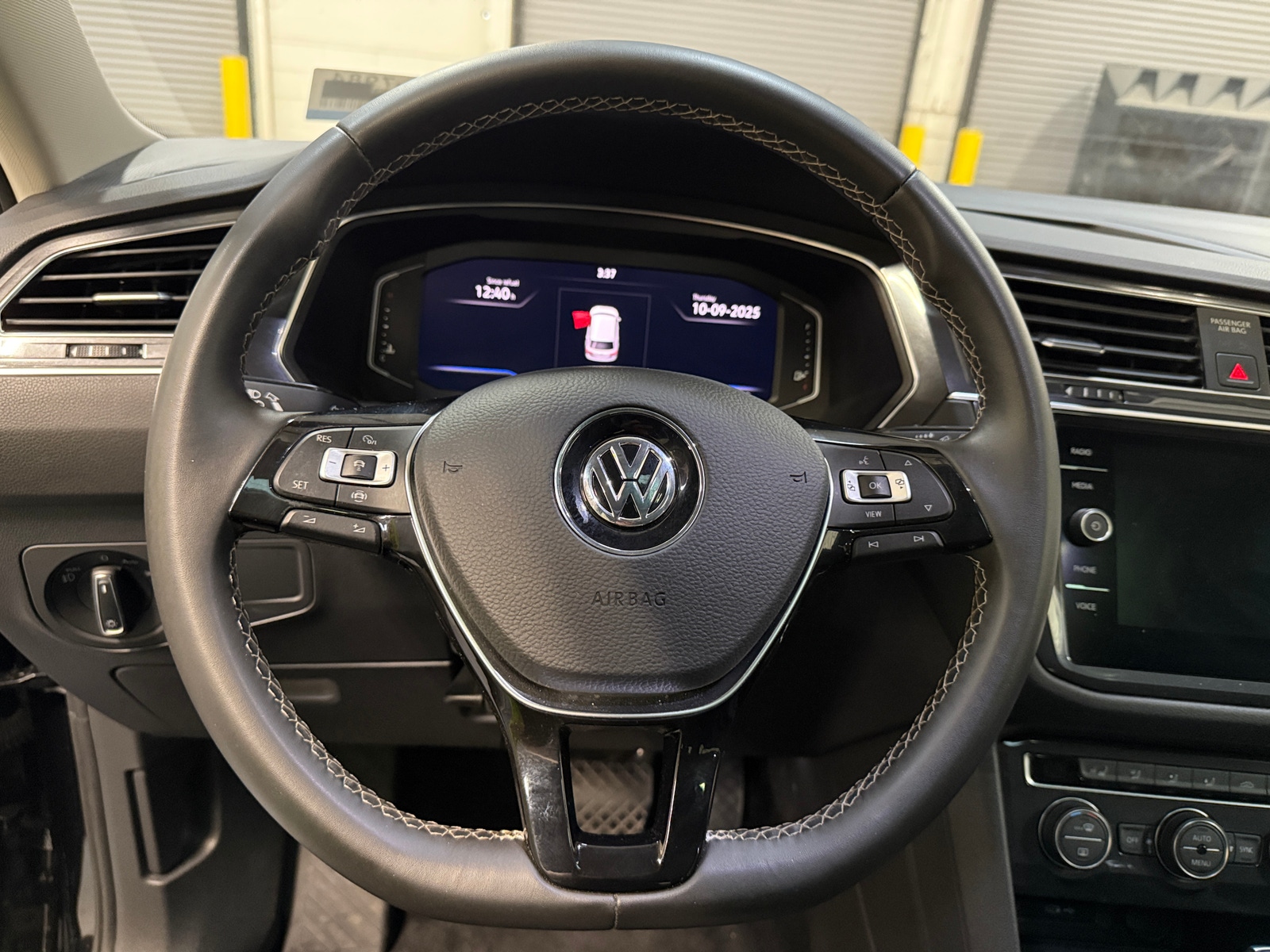Thumbnail: 2021 Volkswagen Tiguan - 4