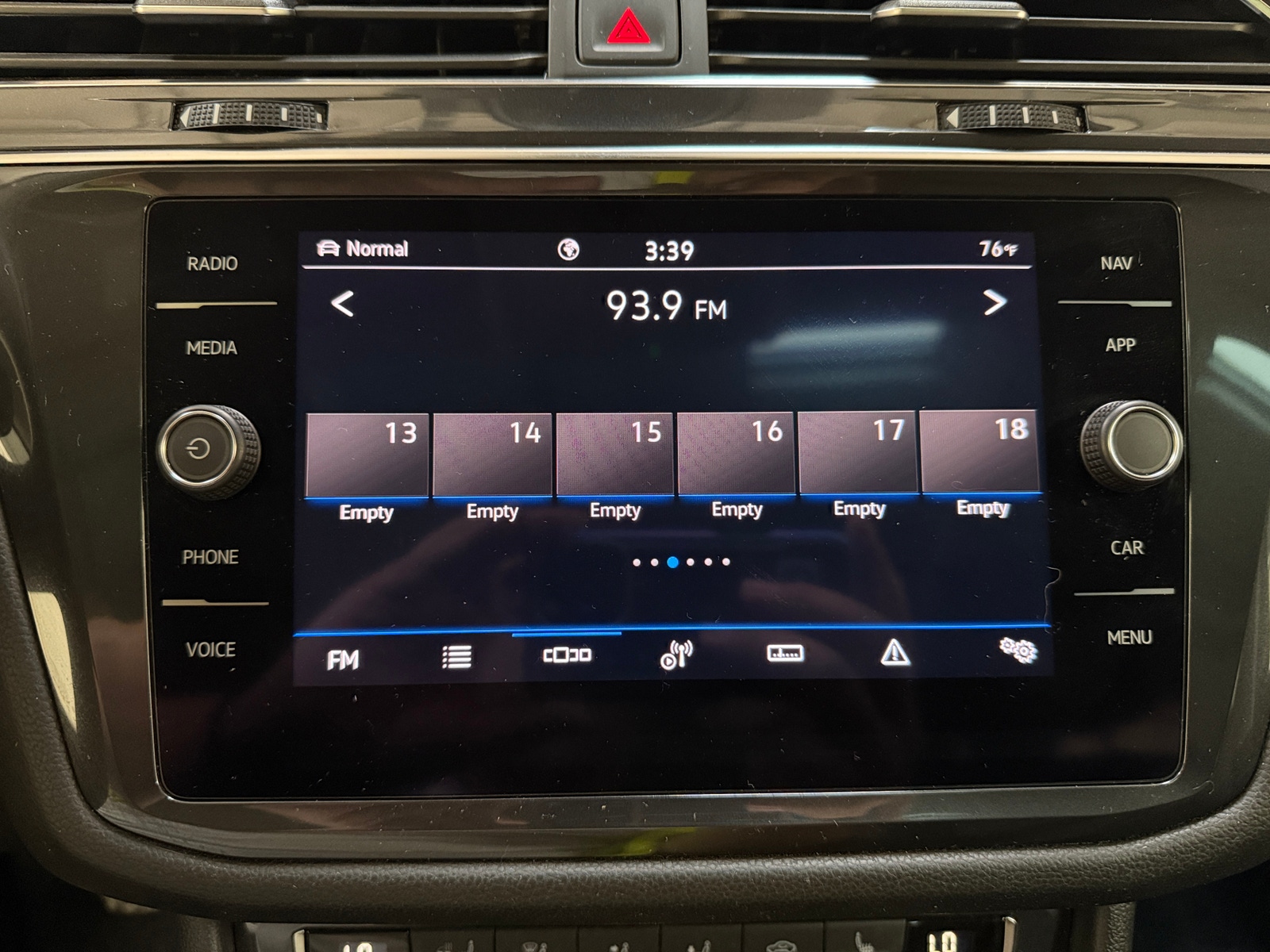 Thumbnail: 2021 Volkswagen Tiguan - 3