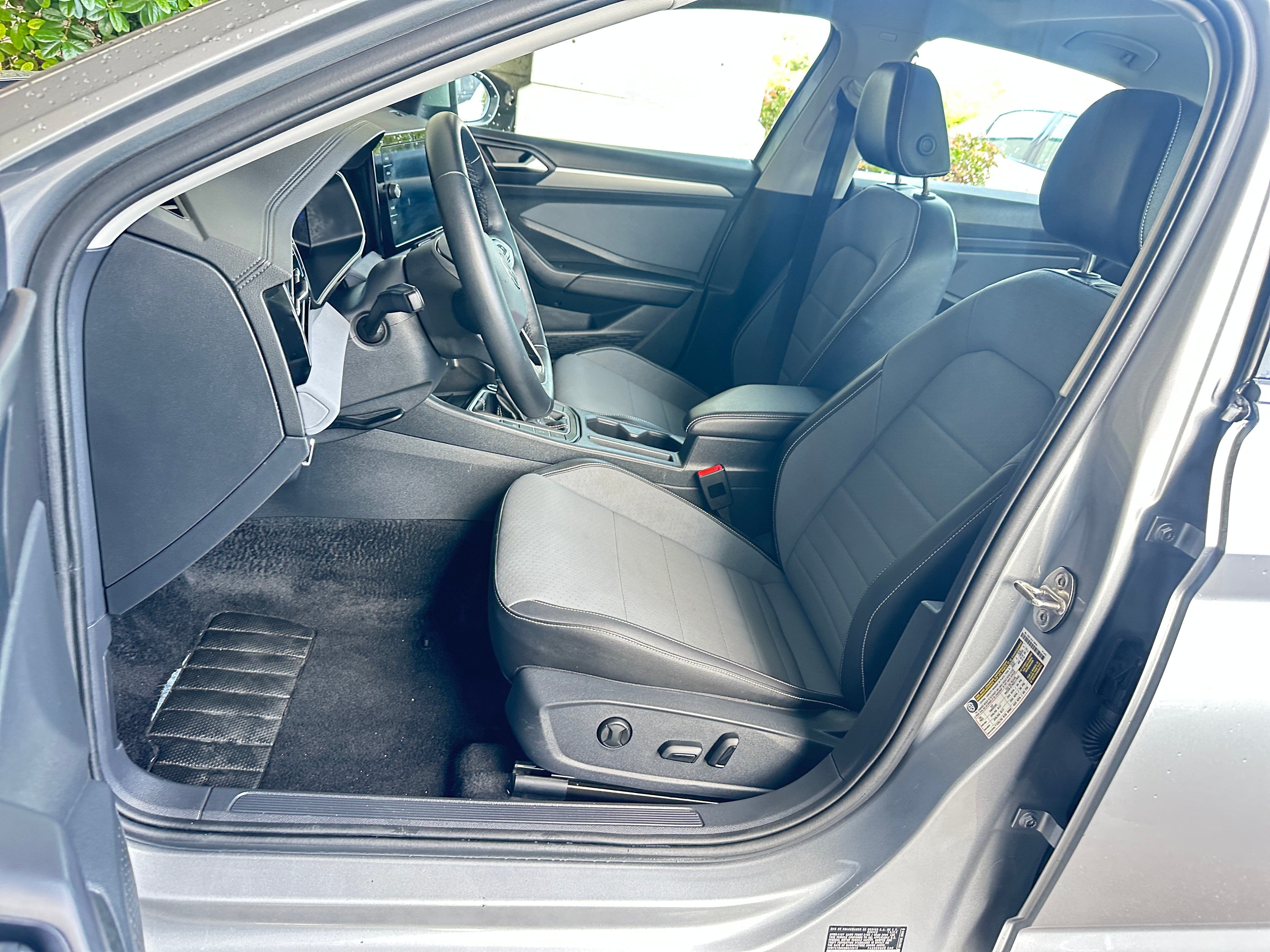 Thumbnail: 2025 Volkswagen Jetta - 2