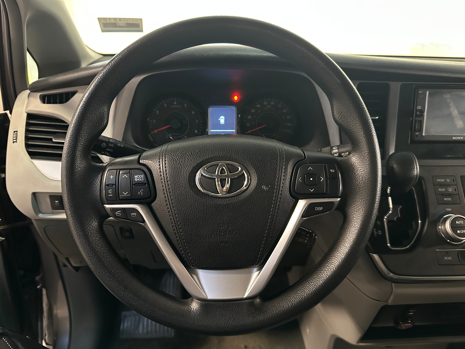Thumbnail: 2015 Toyota Sienna - 5