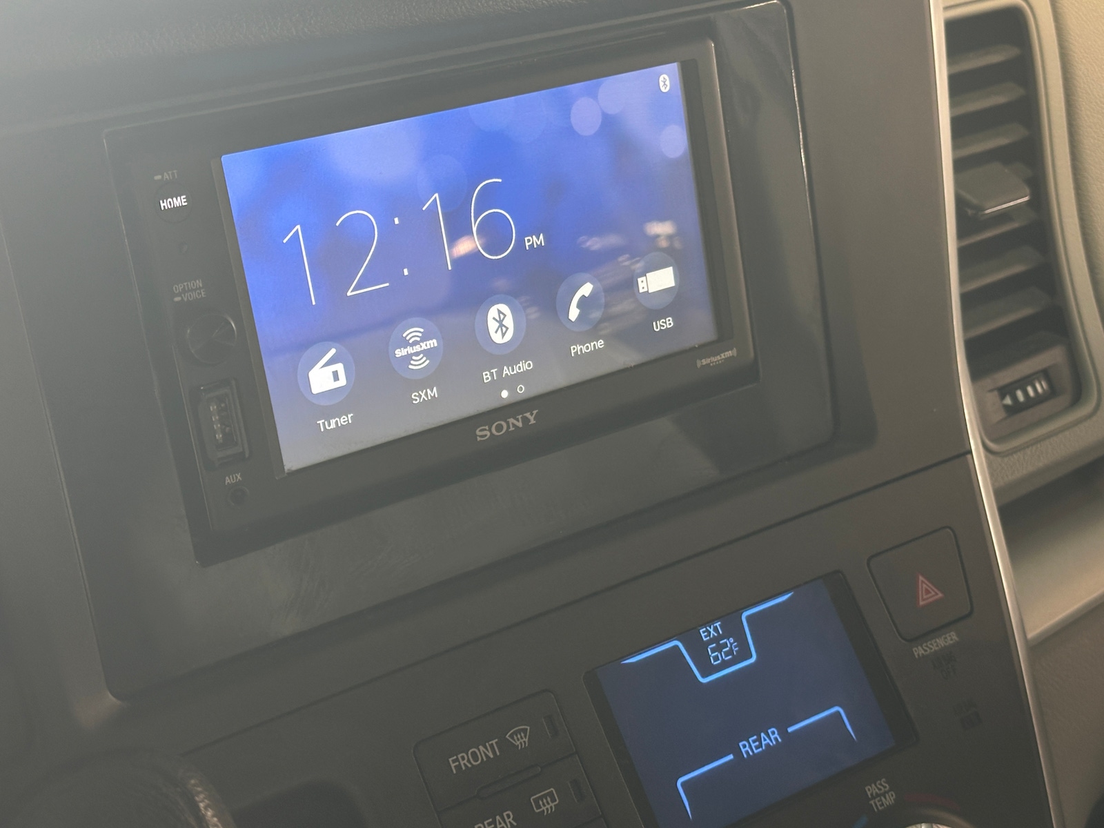 Thumbnail: 2015 Toyota Sienna - 4