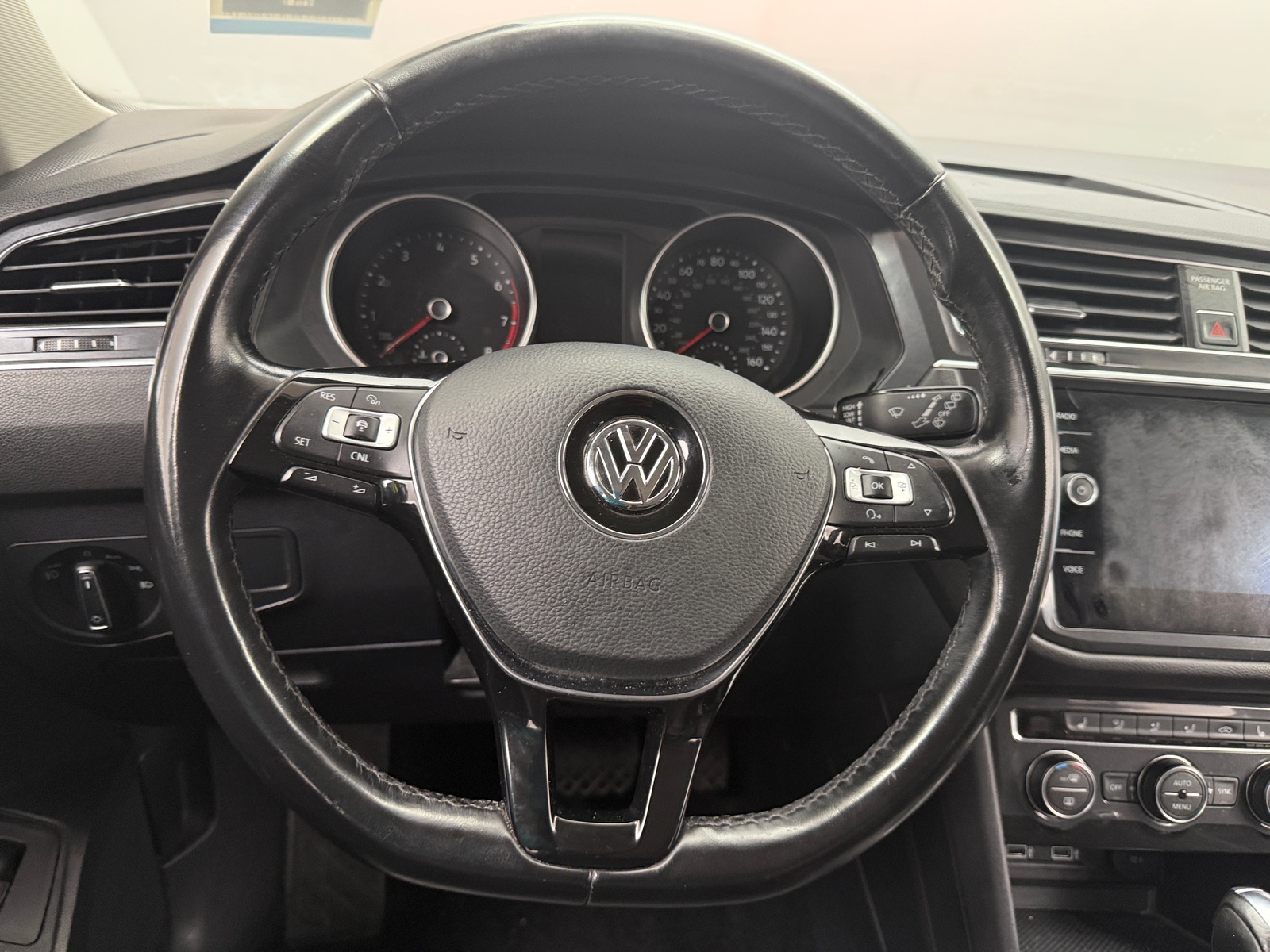 Thumbnail: 2018 Volkswagen Tiguan - 4
