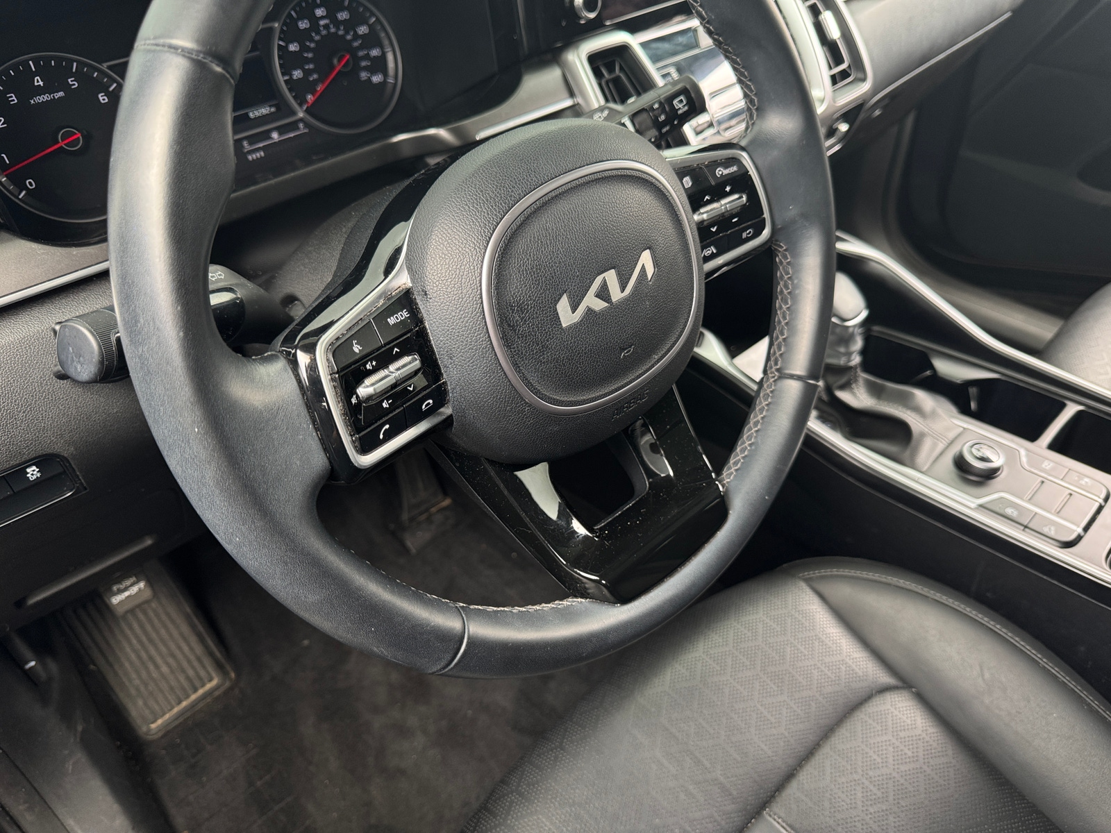 Thumbnail: 2023 Kia Sorento - 4
