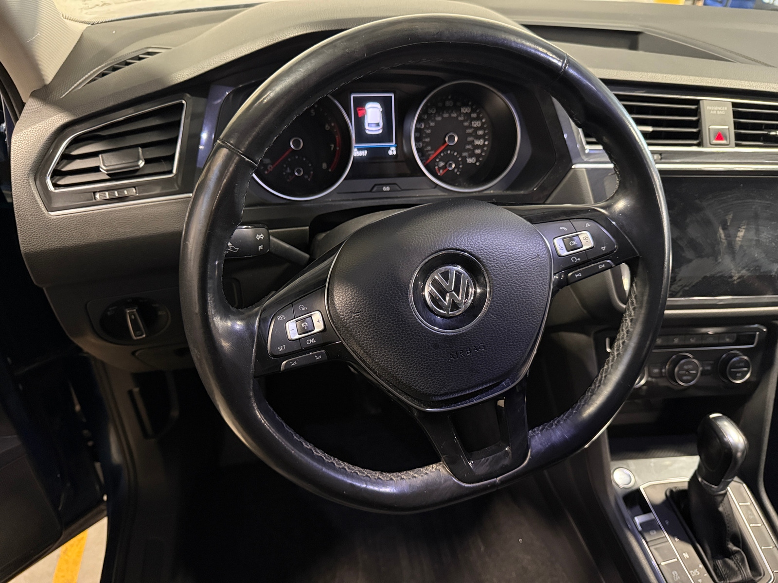 Thumbnail: 2018 Volkswagen Tiguan - 4
