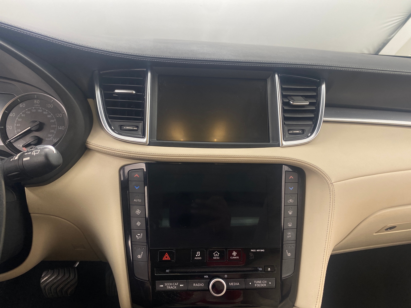 Thumbnail: 2019 INFINITI QX50 - 3