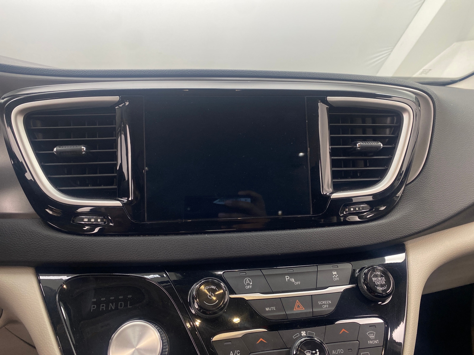 Thumbnail: 2020 Chrysler Pacifica - 4