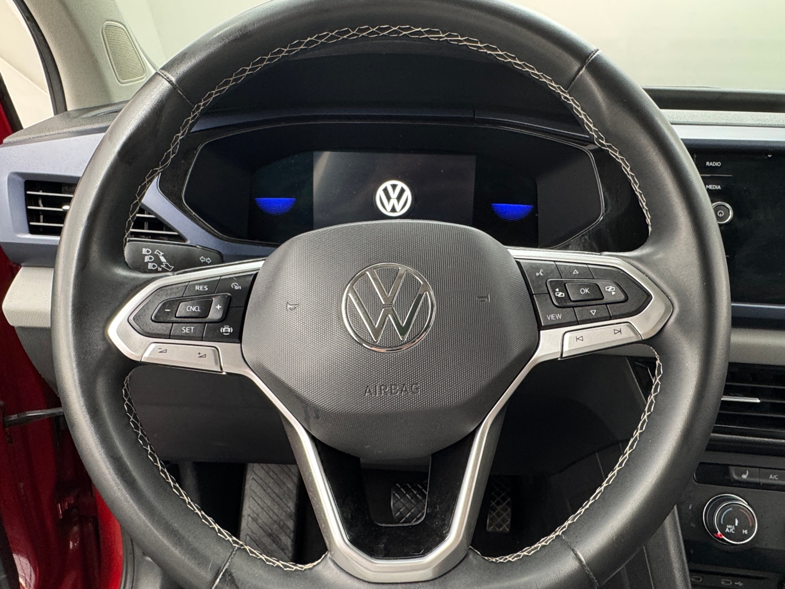 Thumbnail: 2022 Volkswagen Taos - 4