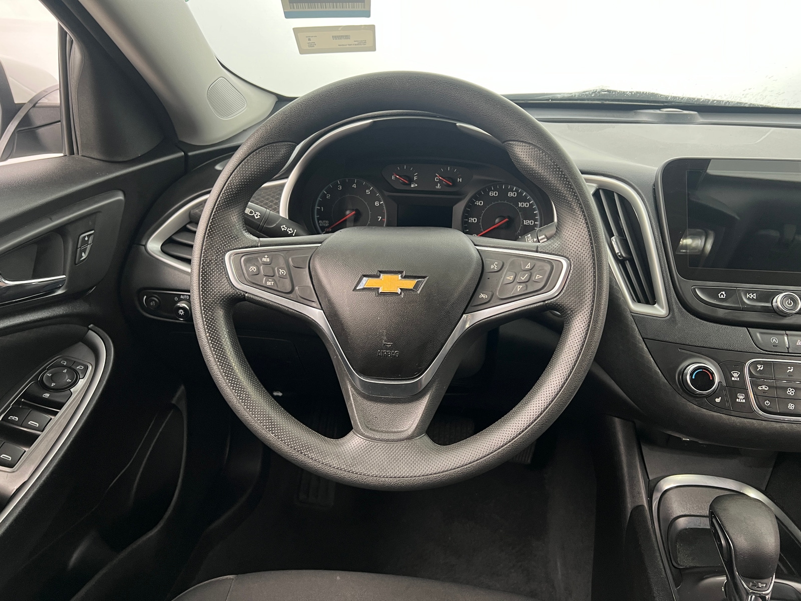 Thumbnail: 2022 Chevrolet Malibu - 5