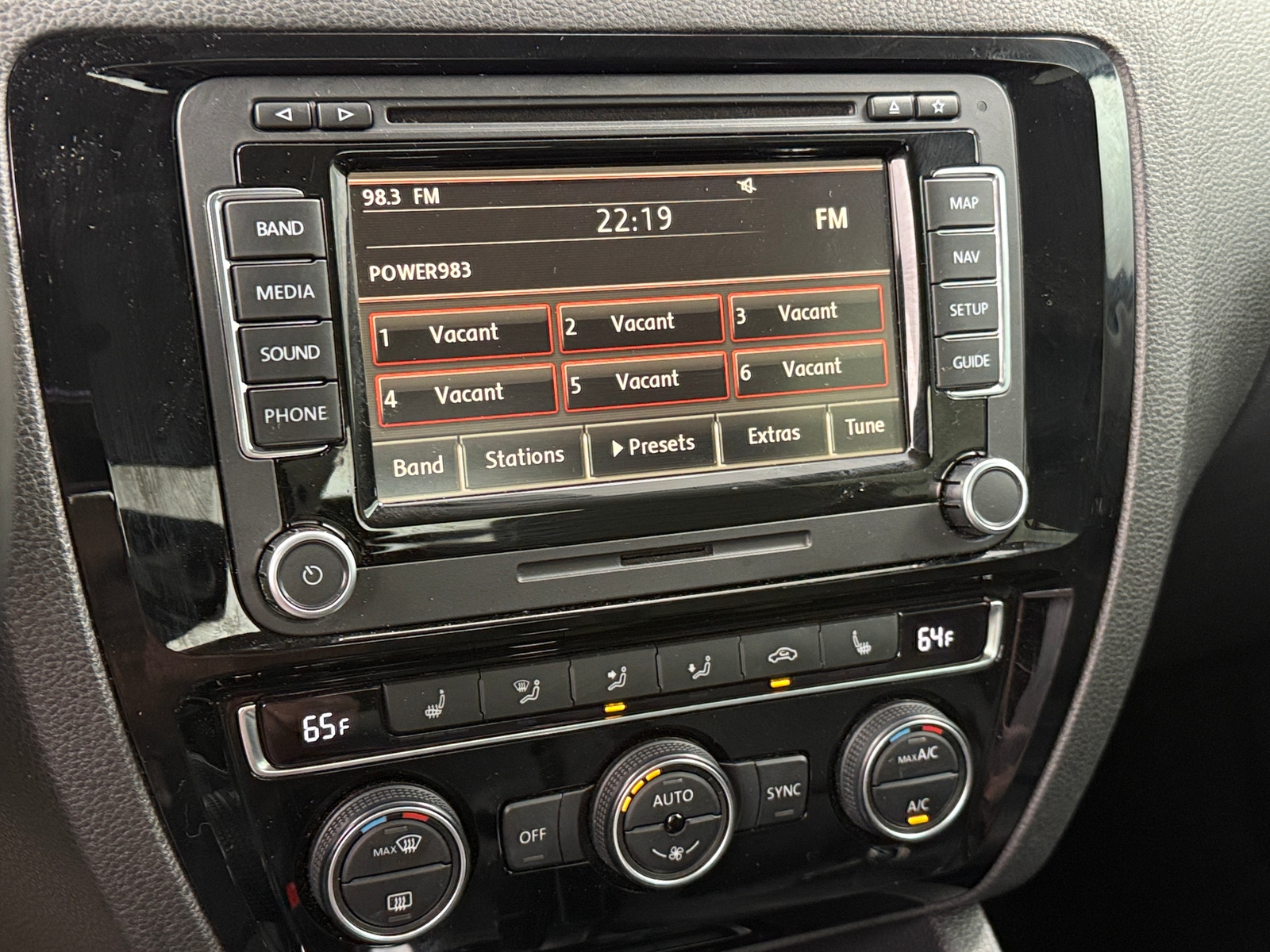 Thumbnail: 2015 Volkswagen Jetta - 4