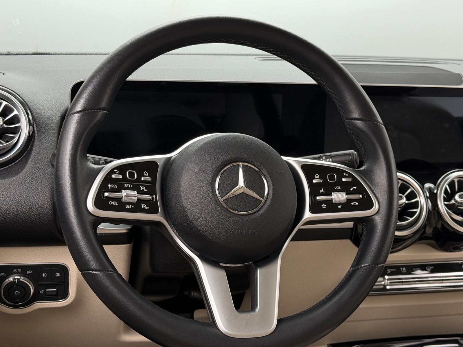 Thumbnail: 2021 Mercedes-Benz GLB - 4