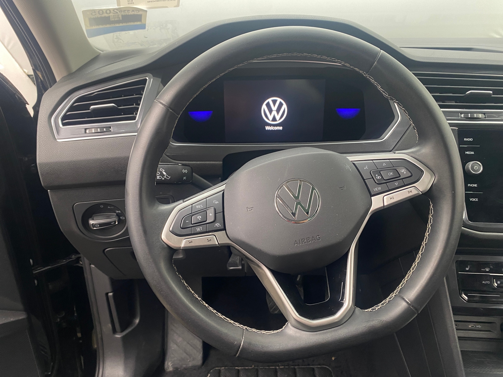 Thumbnail: 2022 Volkswagen Tiguan - 4