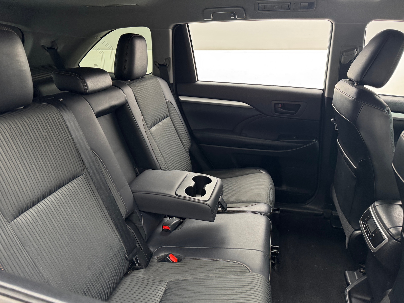 Thumbnail: 2017 Toyota Highlander - 6