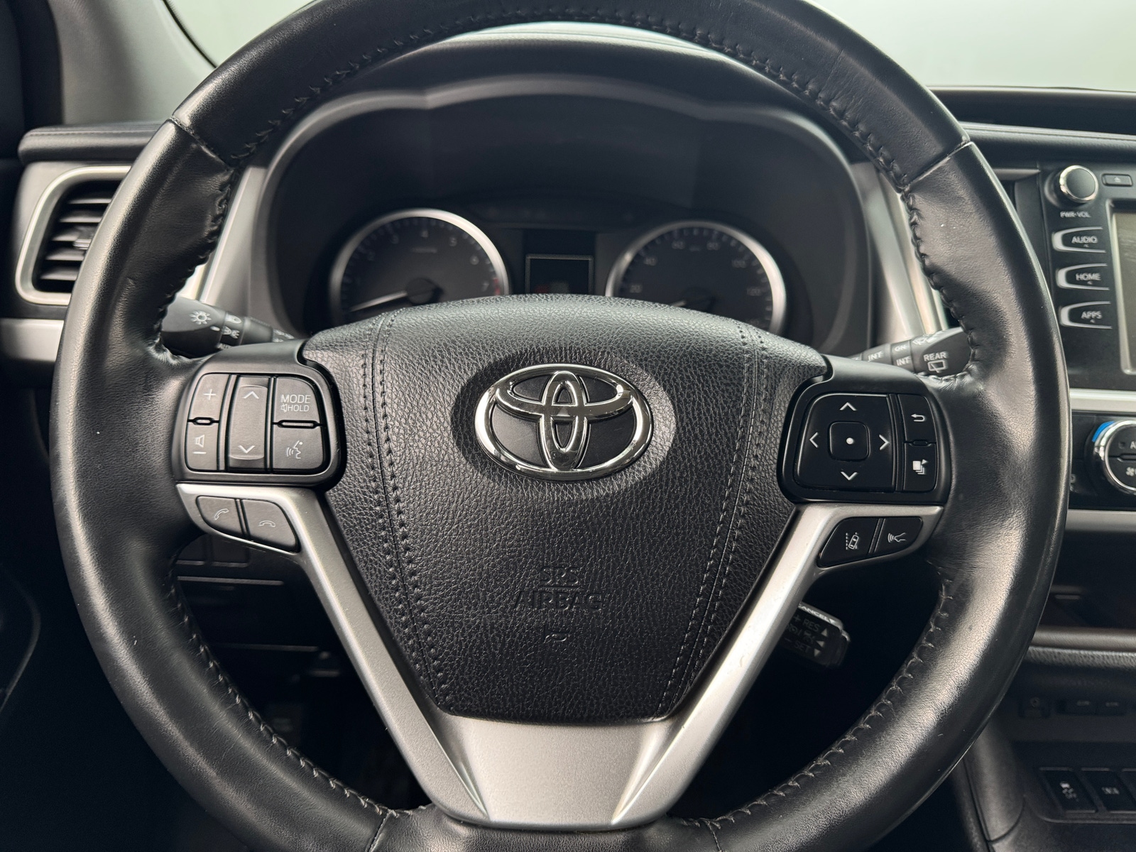 Thumbnail: 2017 Toyota Highlander - 5