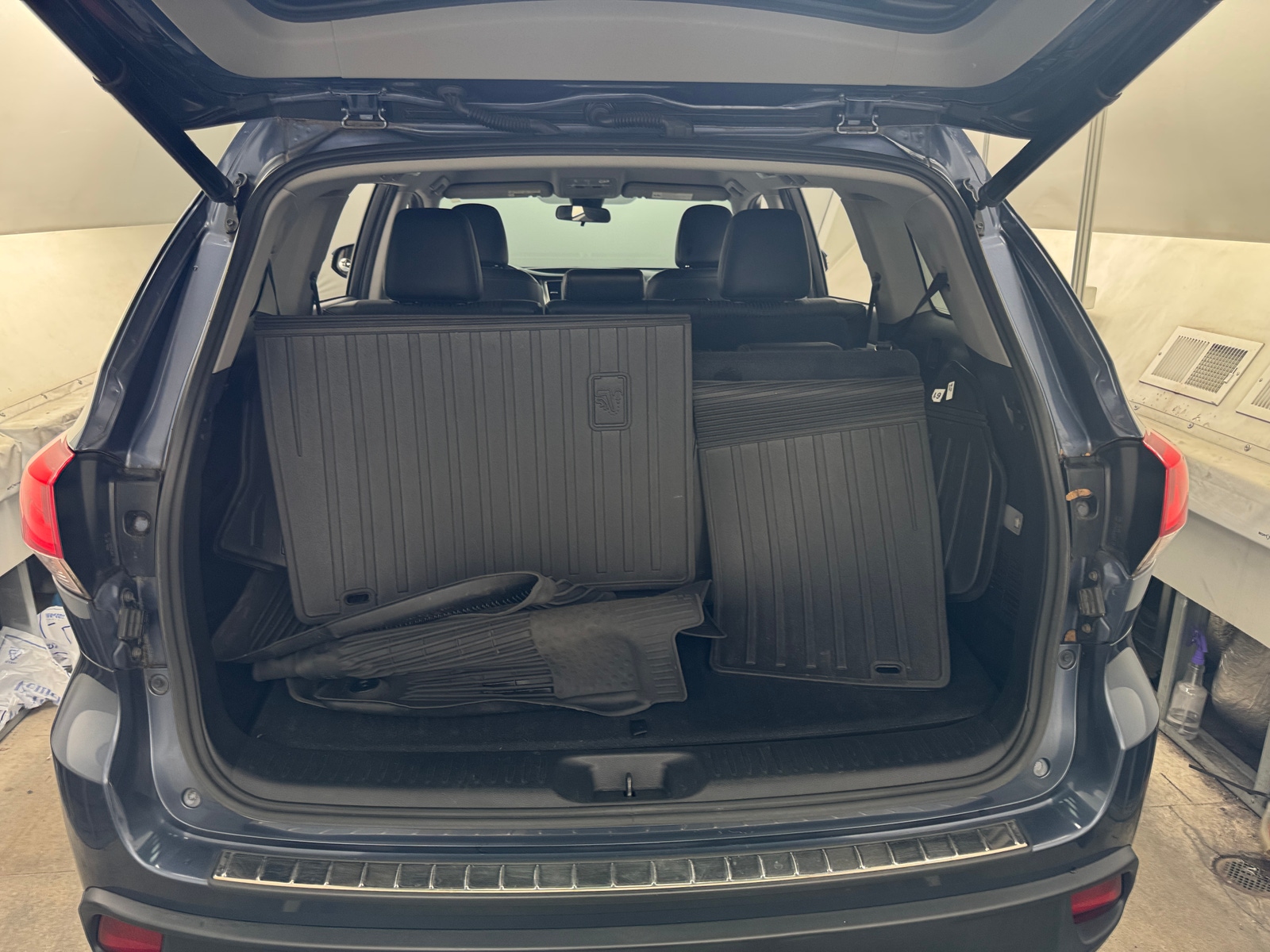 Thumbnail: 2017 Toyota Highlander - 7