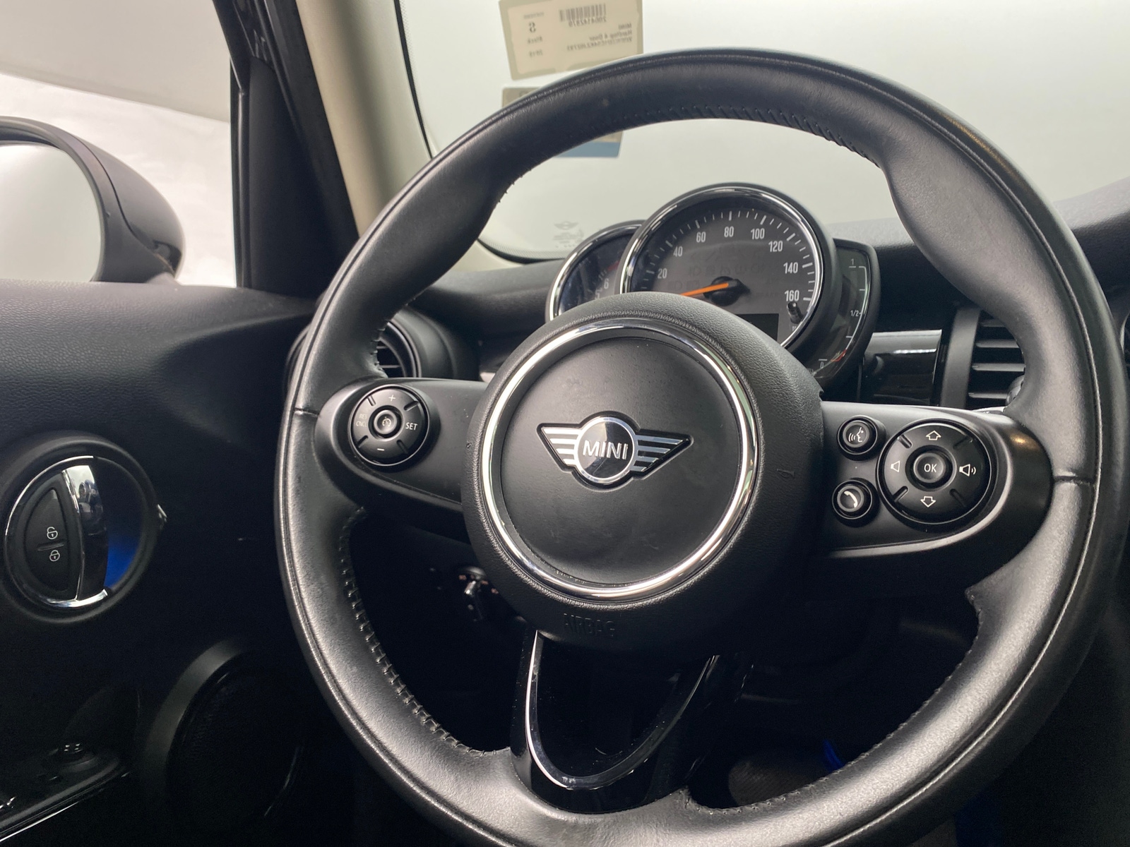 Thumbnail: 2019 MINI Cooper Hardtop - 4