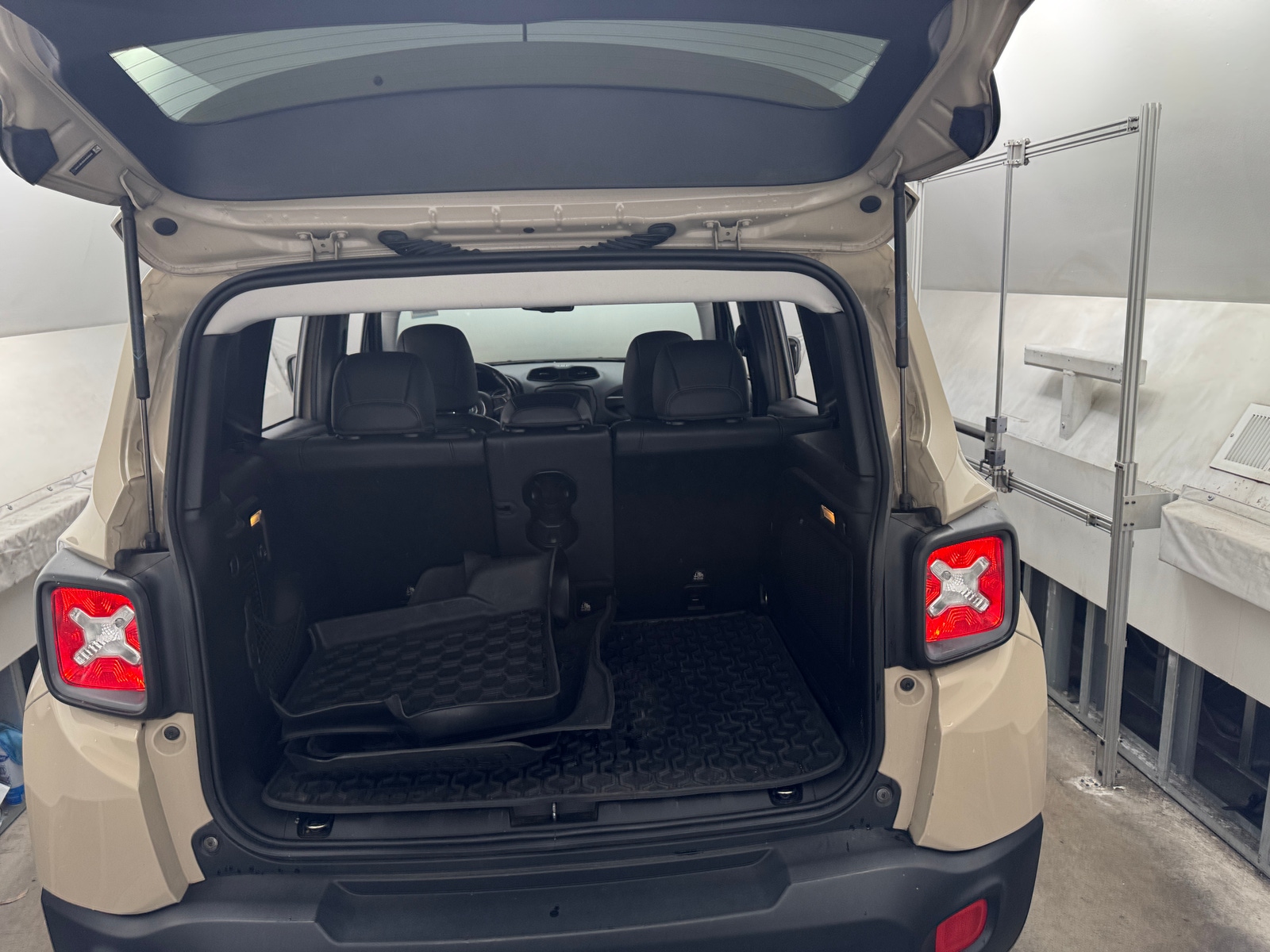 Thumbnail: 2017 Jeep Renegade - 7