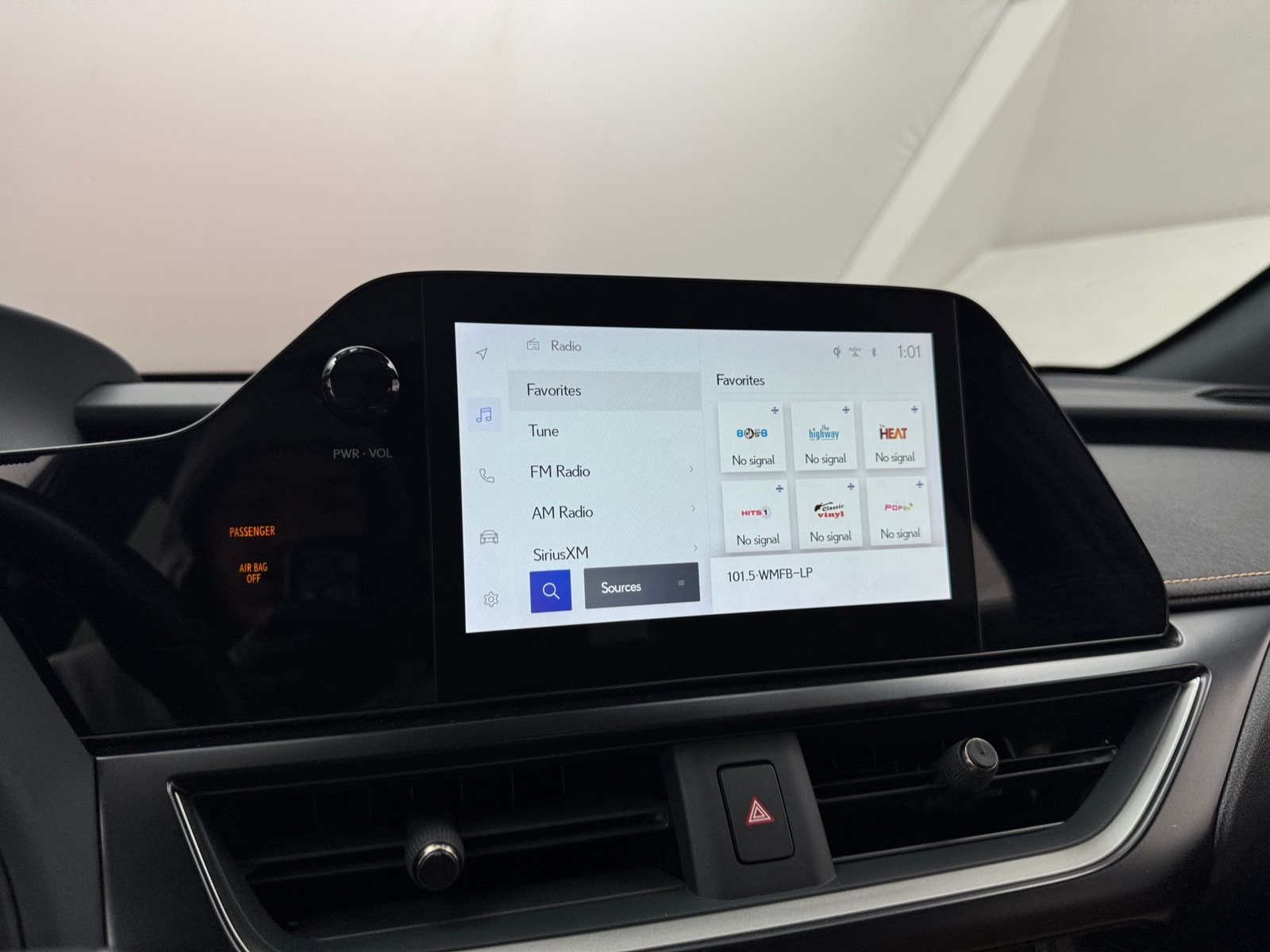 Thumbnail: 2023 Lexus UX - 3