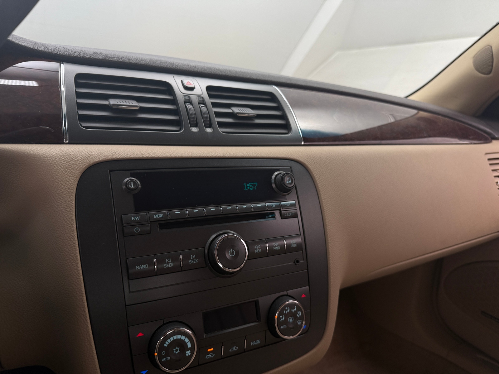Thumbnail: 2011 Buick Lucerne - 3
