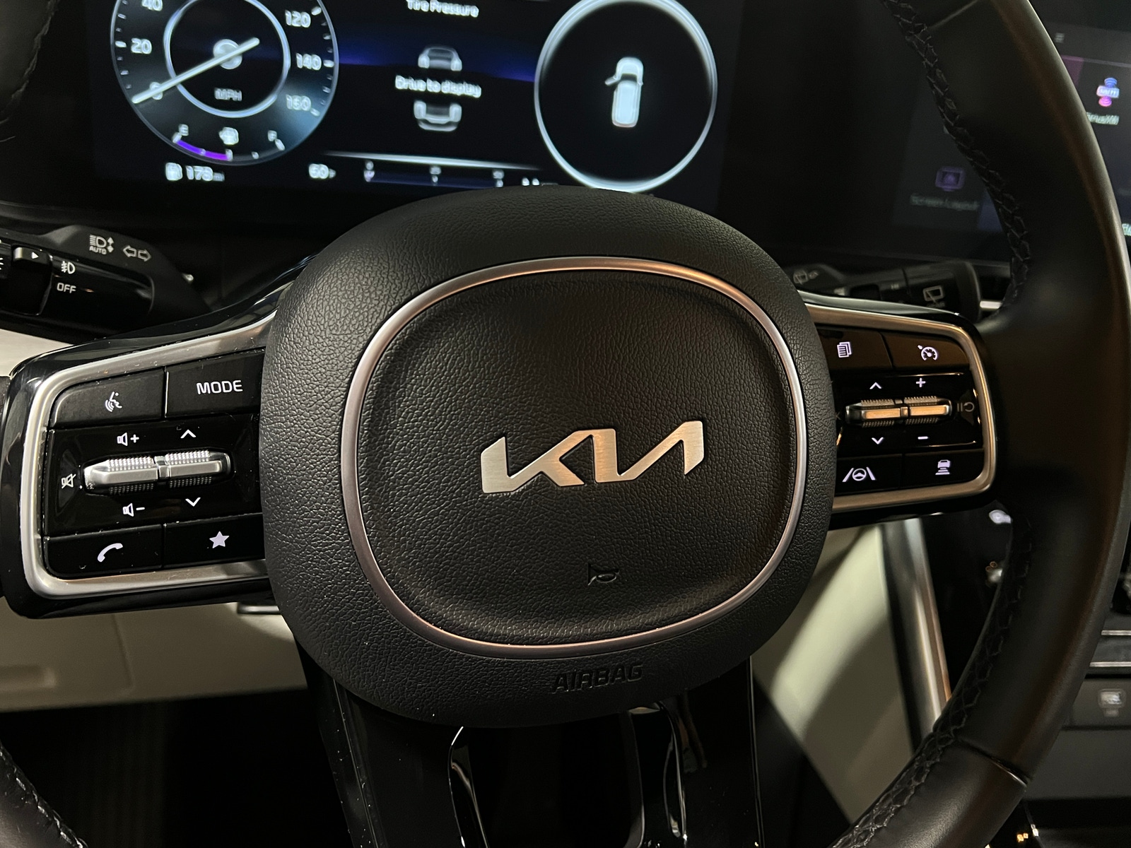 Thumbnail: 2024 Kia Carnival - 4