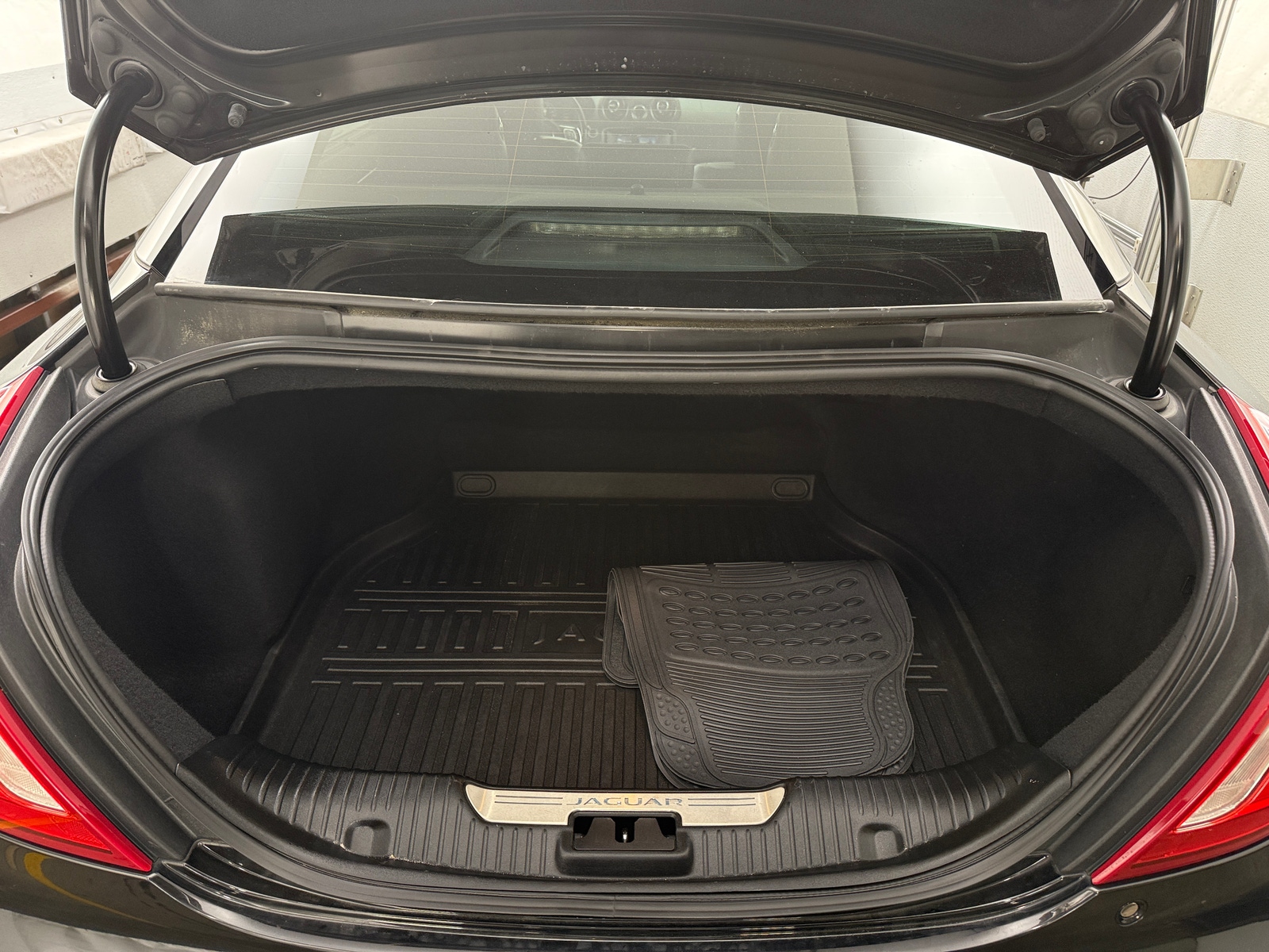 Thumbnail: 2016 Jaguar XJ - 6