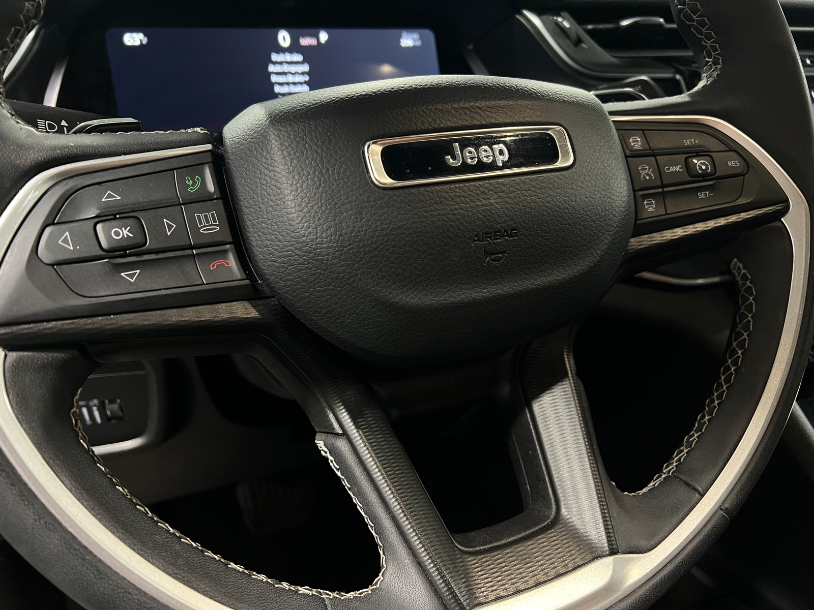 Thumbnail: 2023 Jeep Grand Cherokee L - 4