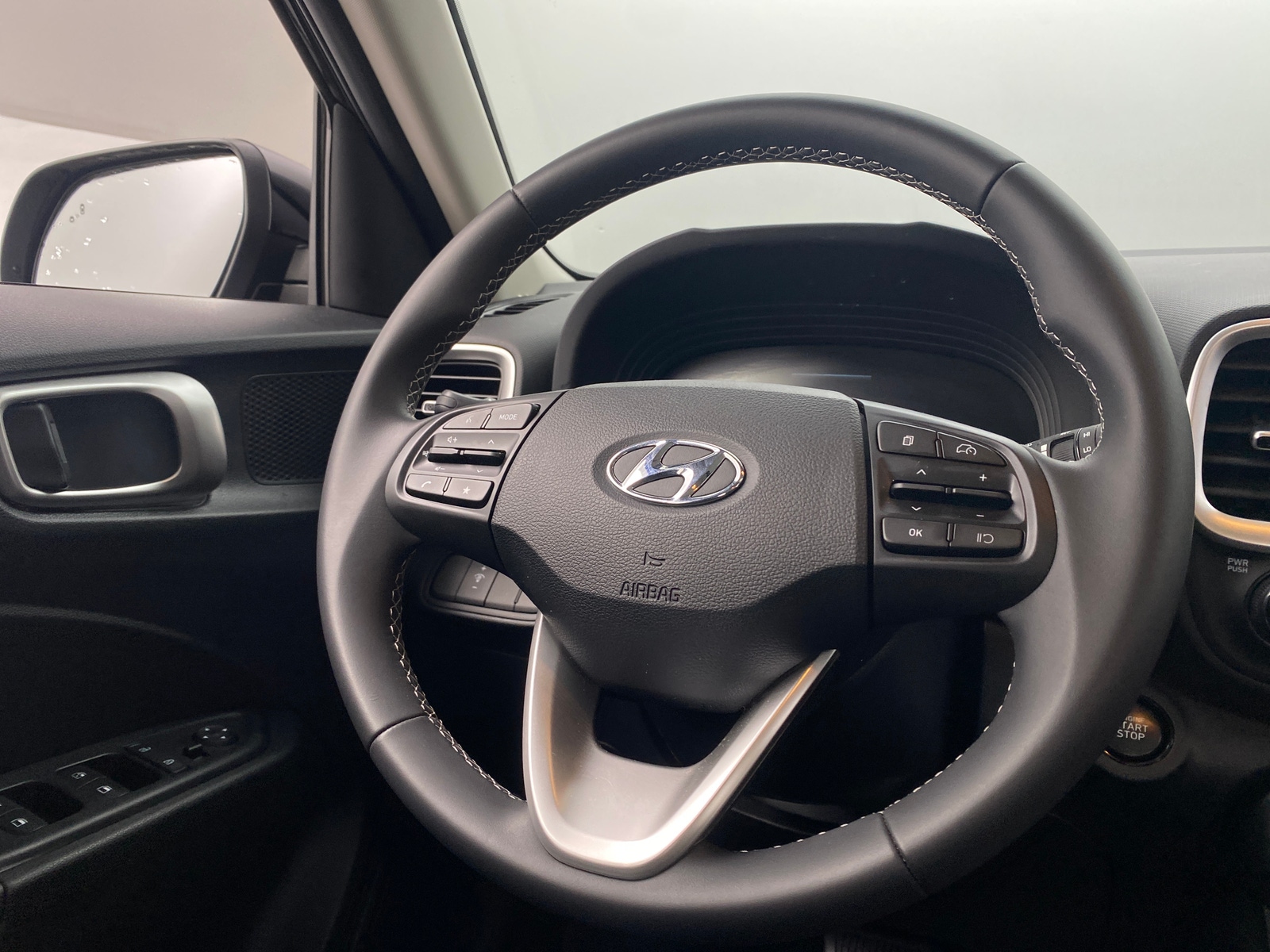 Thumbnail: 2025 Hyundai Venue - 5