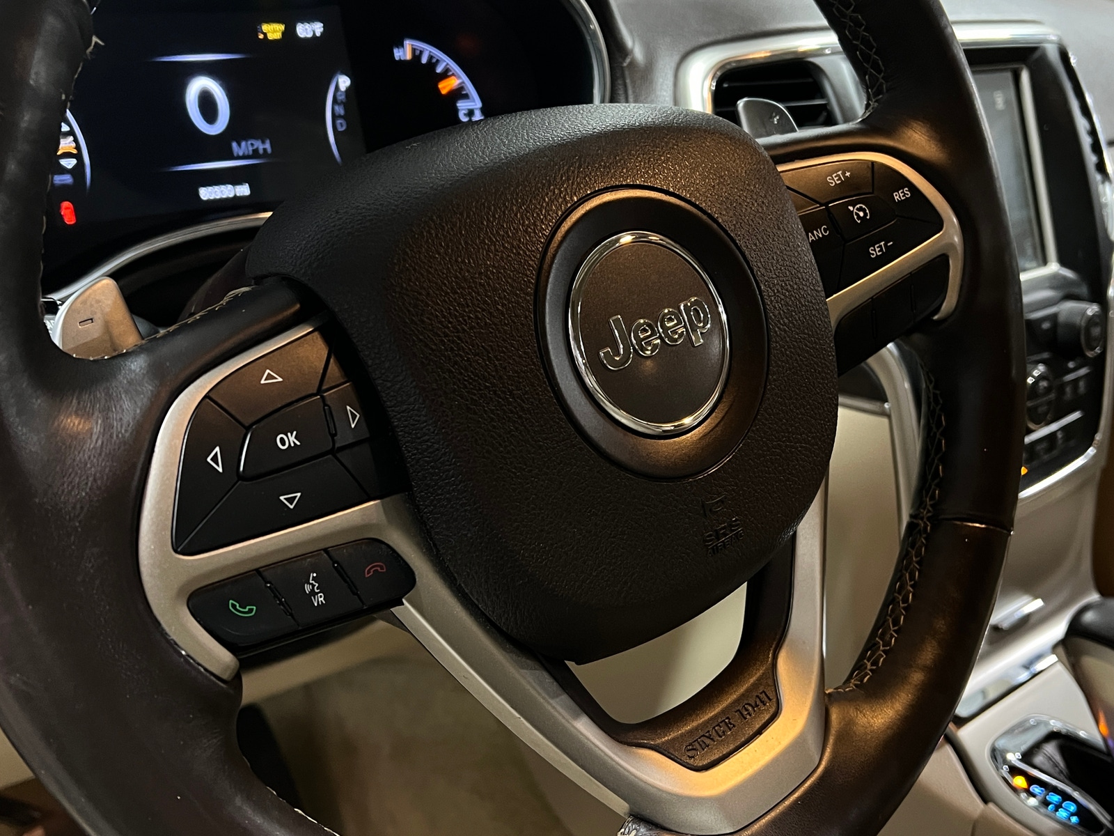 Thumbnail: 2017 Jeep Grand Cherokee - 4