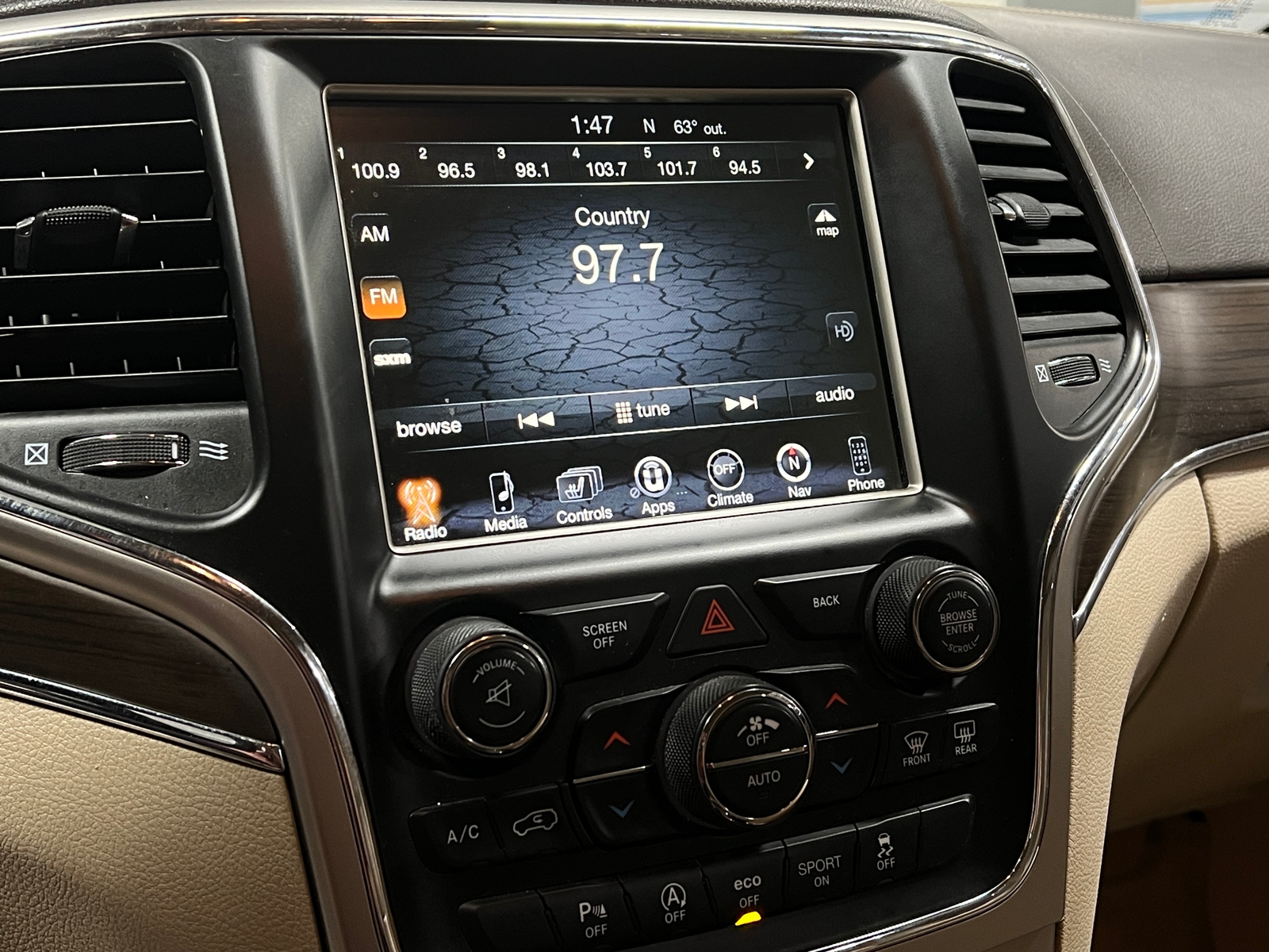 Thumbnail: 2017 Jeep Grand Cherokee - 3