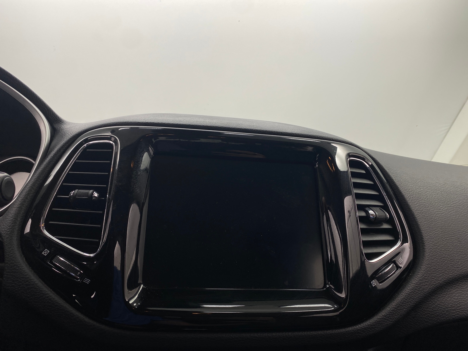 Thumbnail: 2021 Jeep Compass - 3