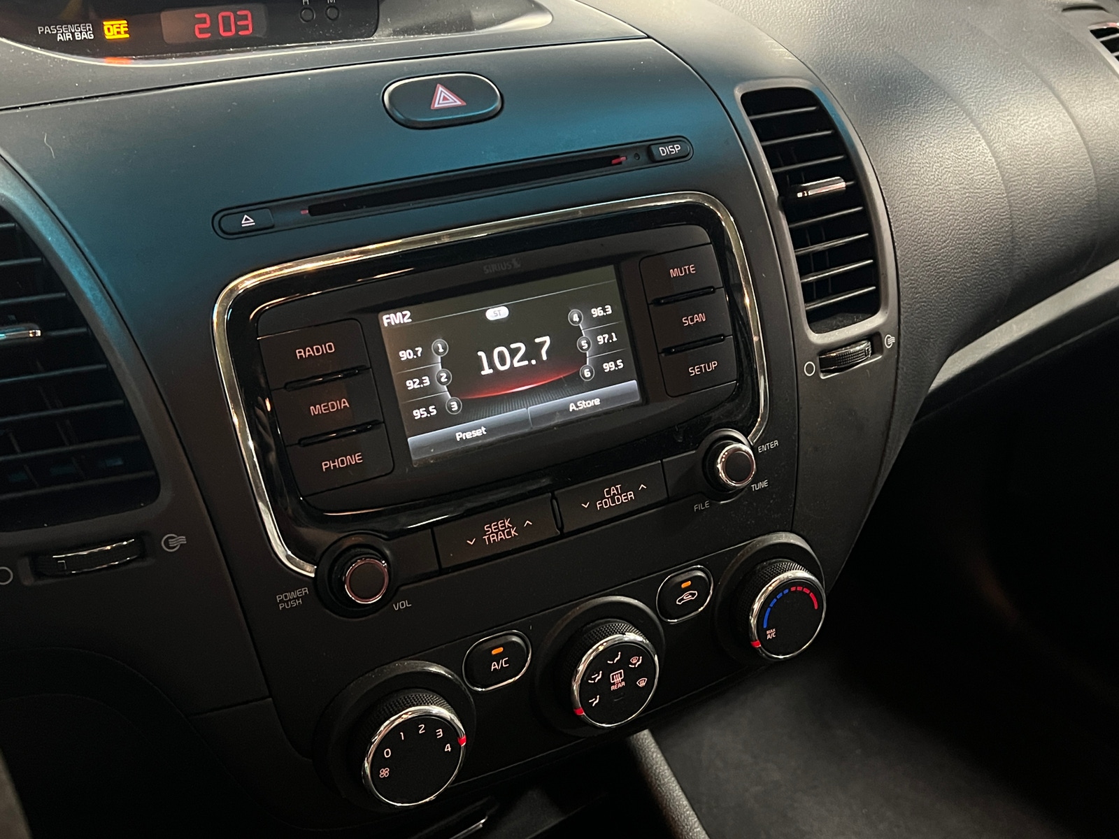 Thumbnail: 2017 Kia Forte - 4