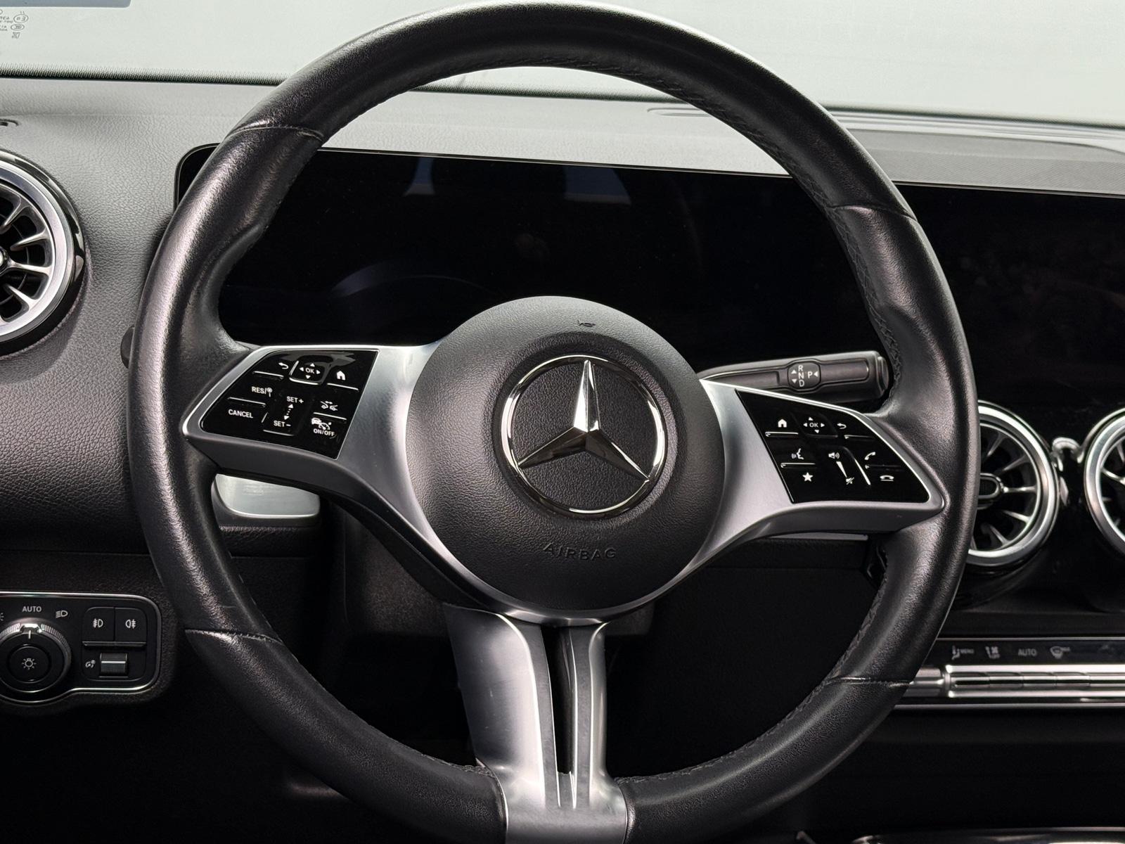 Thumbnail: 2024 Mercedes-Benz GLB - 4