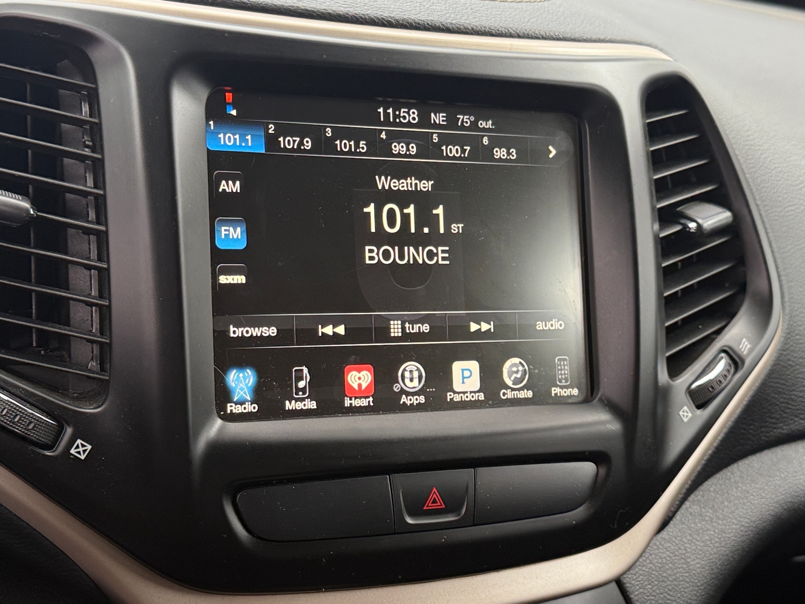 Thumbnail: 2017 Jeep Cherokee - 4