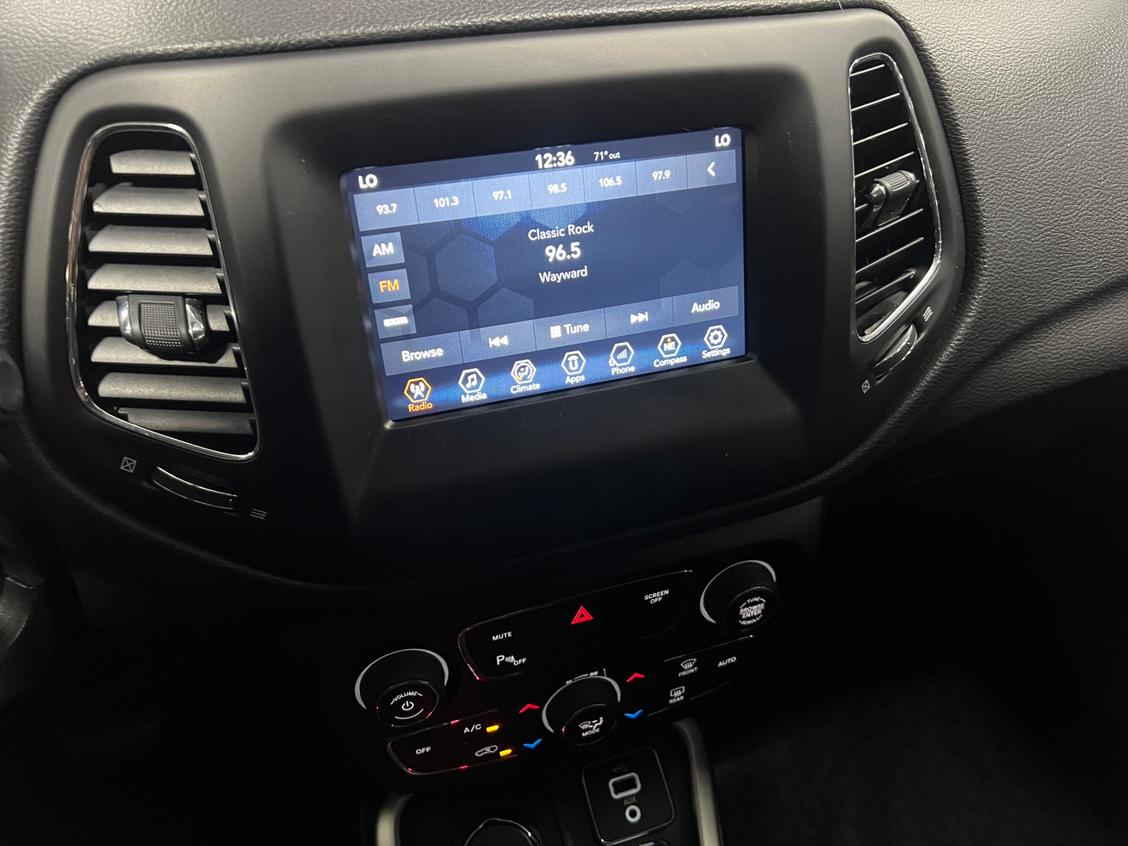 Thumbnail: 2018 Jeep Compass - 4