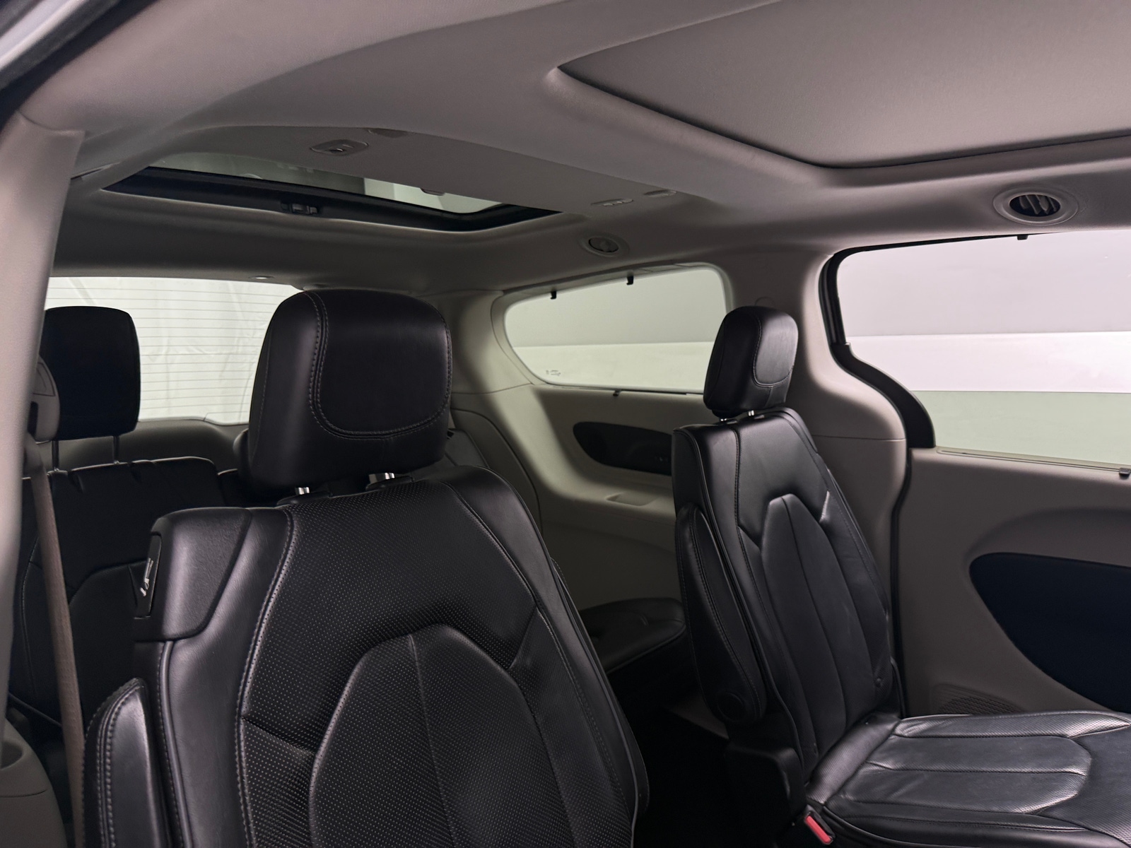 Thumbnail: 2018 Chrysler Pacifica - 5