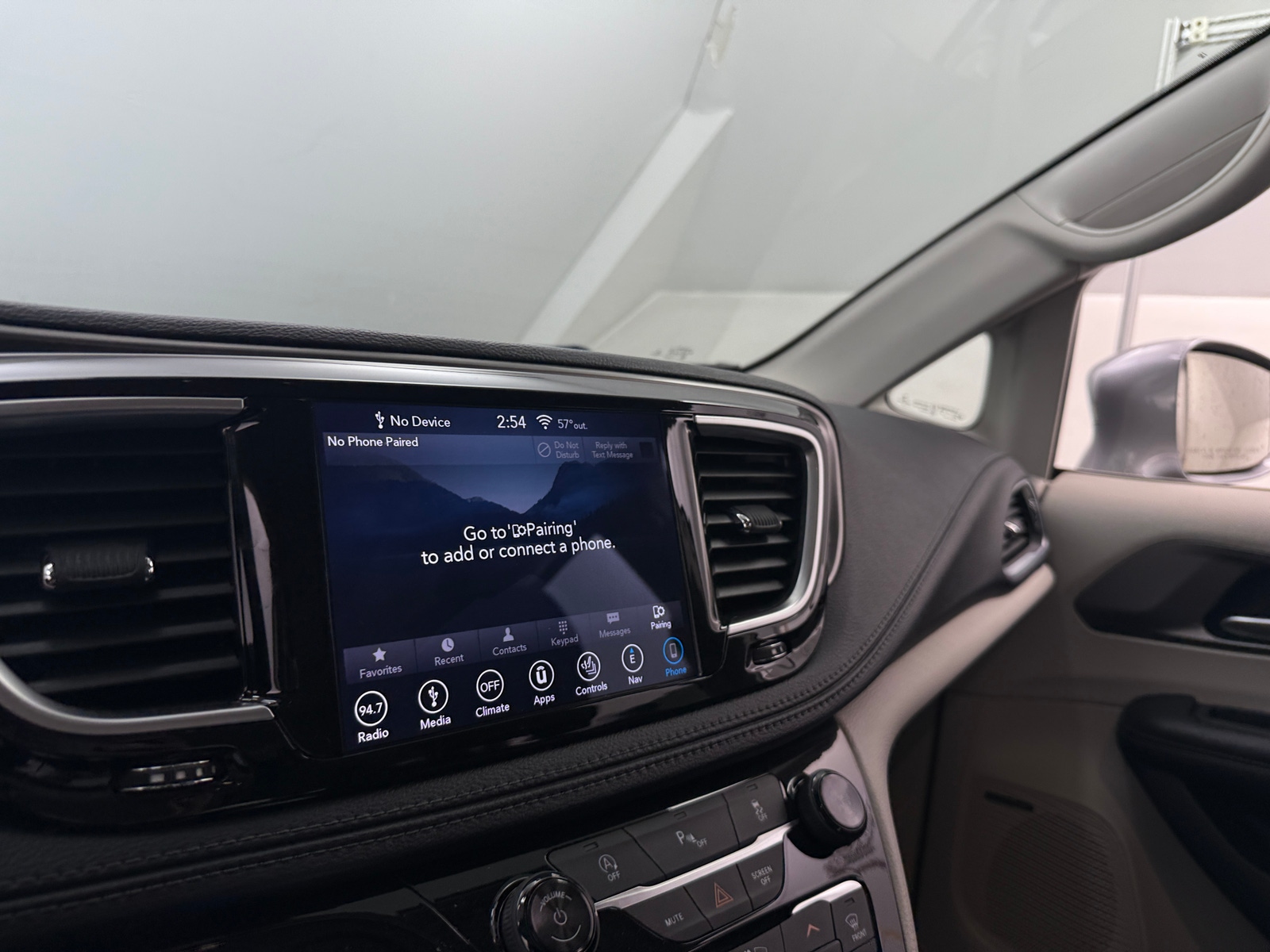 Thumbnail: 2018 Chrysler Pacifica - 3